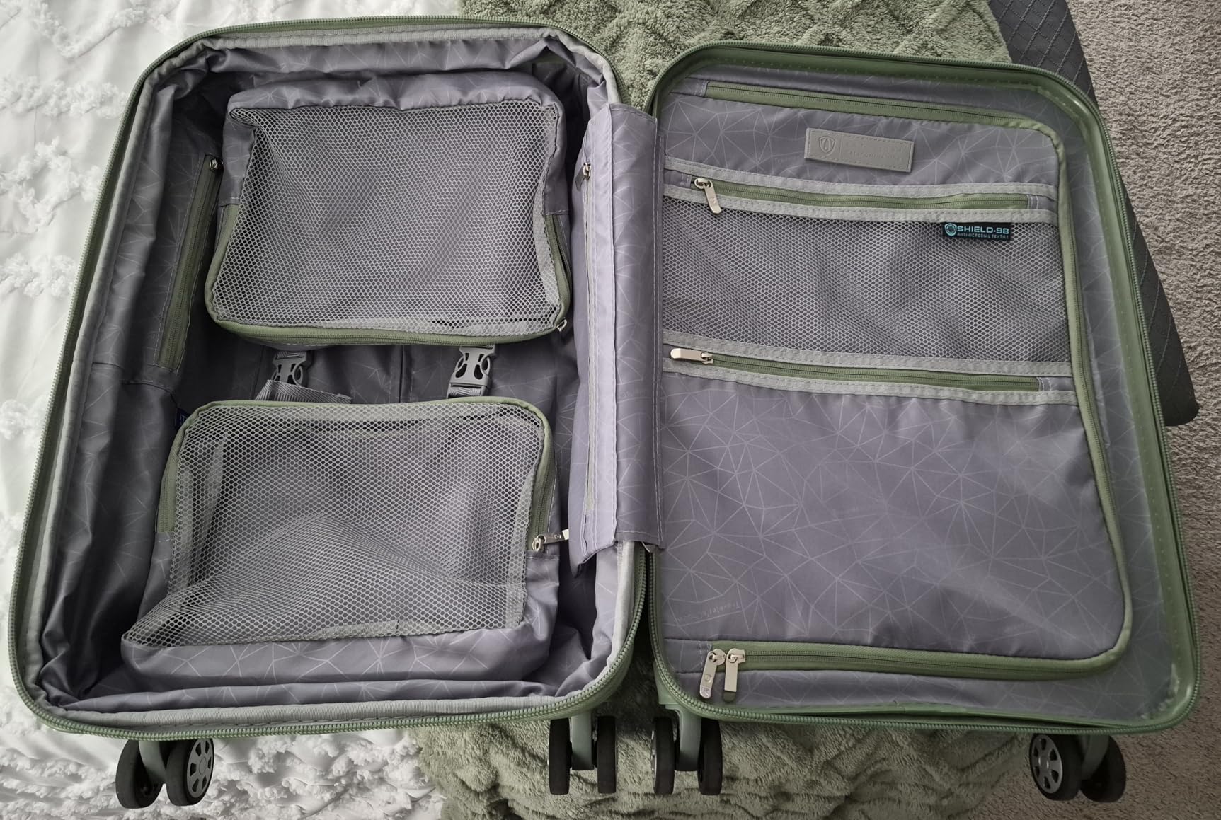Traveler's Choice Pagosa Hardshell Expandable Luggage with Spinner Wheels, Black, 2-Piece Set (22/27) customer photo 2