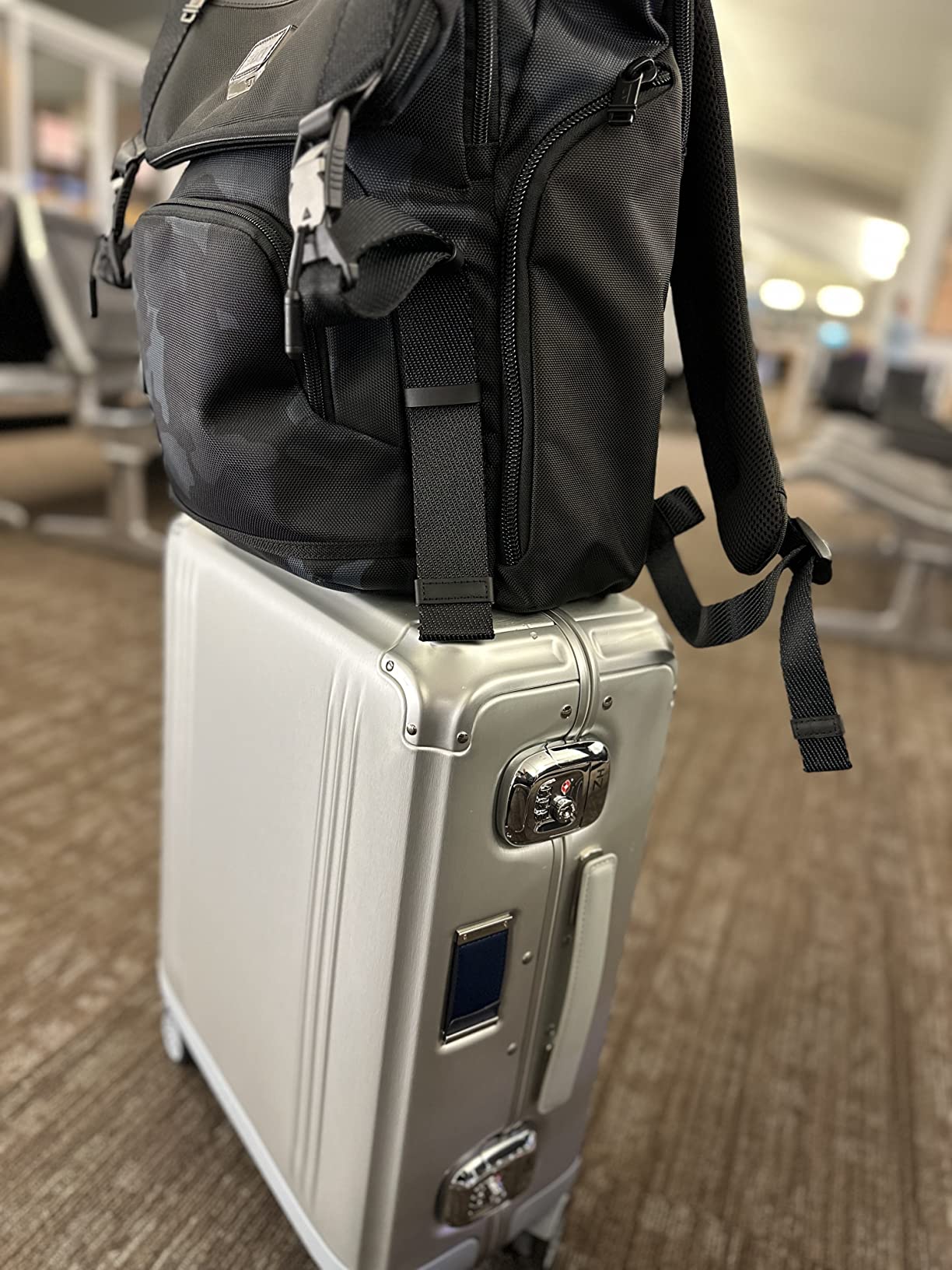 ZERO Halliburton Pursuit Aluminum Hardside Travel Case (Silver, Medium Travel Case) customer photo 1