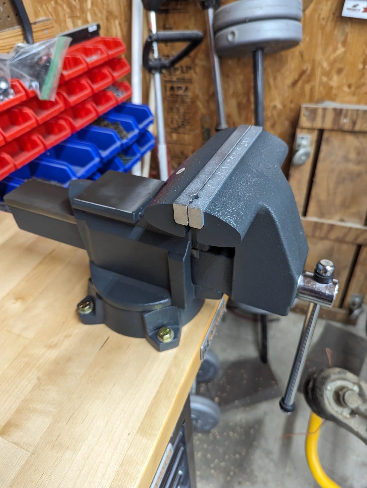 Forward CR40A 4.5 Inch Bench Vise Heavy Duty Vice with Anvil and 210 Degrees Swivel Base (4 1/2