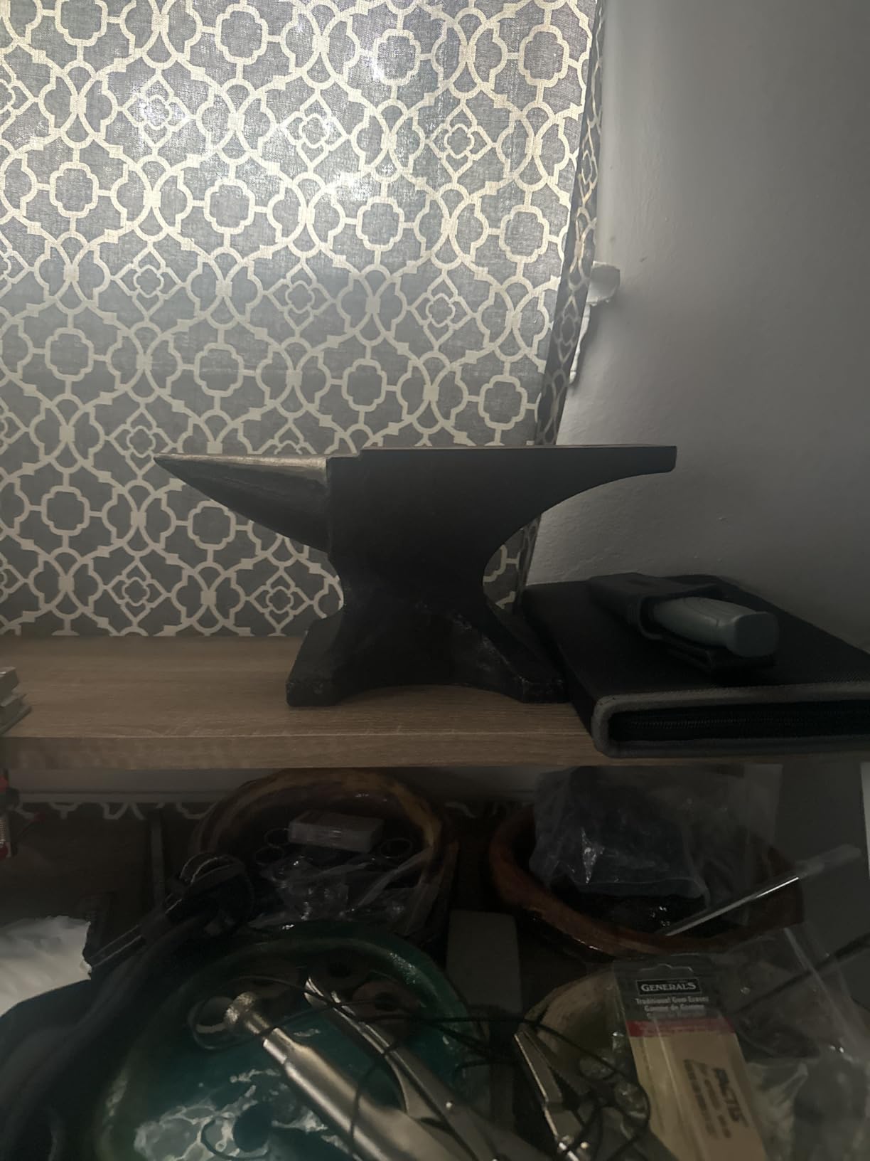 VEVOR Blacksmith Anvil 55 lbs (25 kg) Single Piece of Iron with Square Holes Ideal for Metallurgical and Blacksmiths in Metal Workshop and for Riveting Flattening Forging and Forming Metal customer photo 1