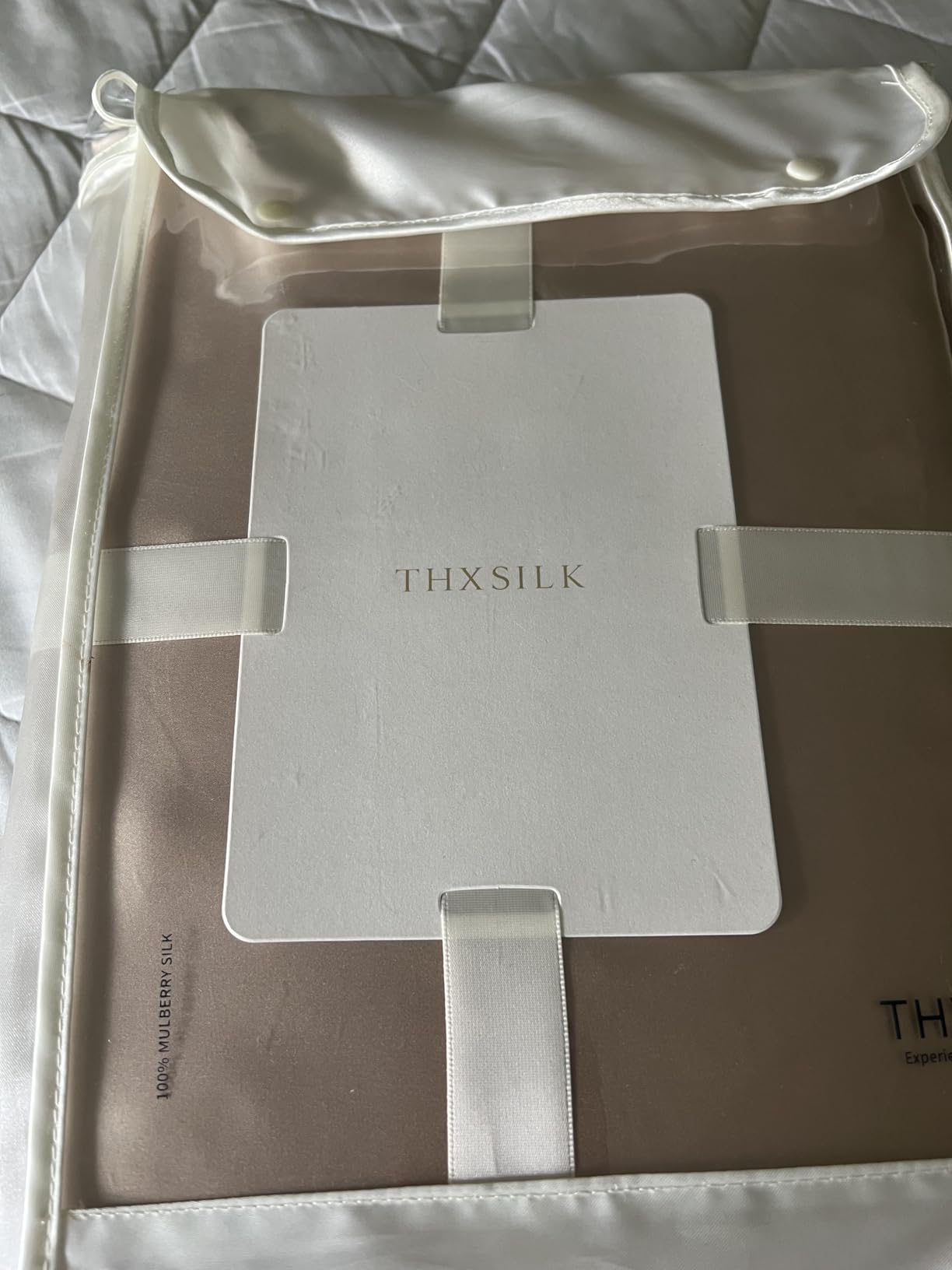 THXSILK 100% Mulberry Silk Sheet Set, 7A+ Silk Sheet Set Soft Breathable, Luxury Bedding (1 Flat Sheet, 1 Fitted Sheet, 2 Pillow Shams) Queen, Black customer photo 1
