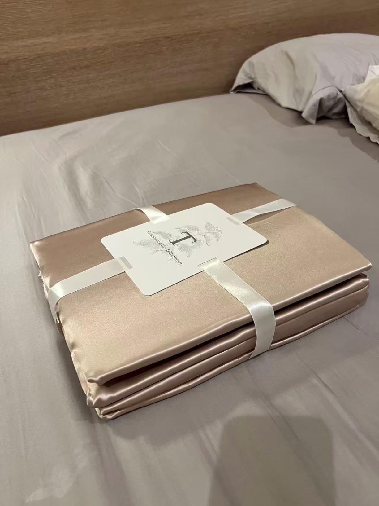 THXSILK 100% Mulberry Silk Sheet Set, 7A+ Silk Sheet Set Soft Breathable, Luxury Bedding (1 Flat Sheet, 1 Fitted Sheet, 2 Pillow Shams) Queen, Black customer photo 2