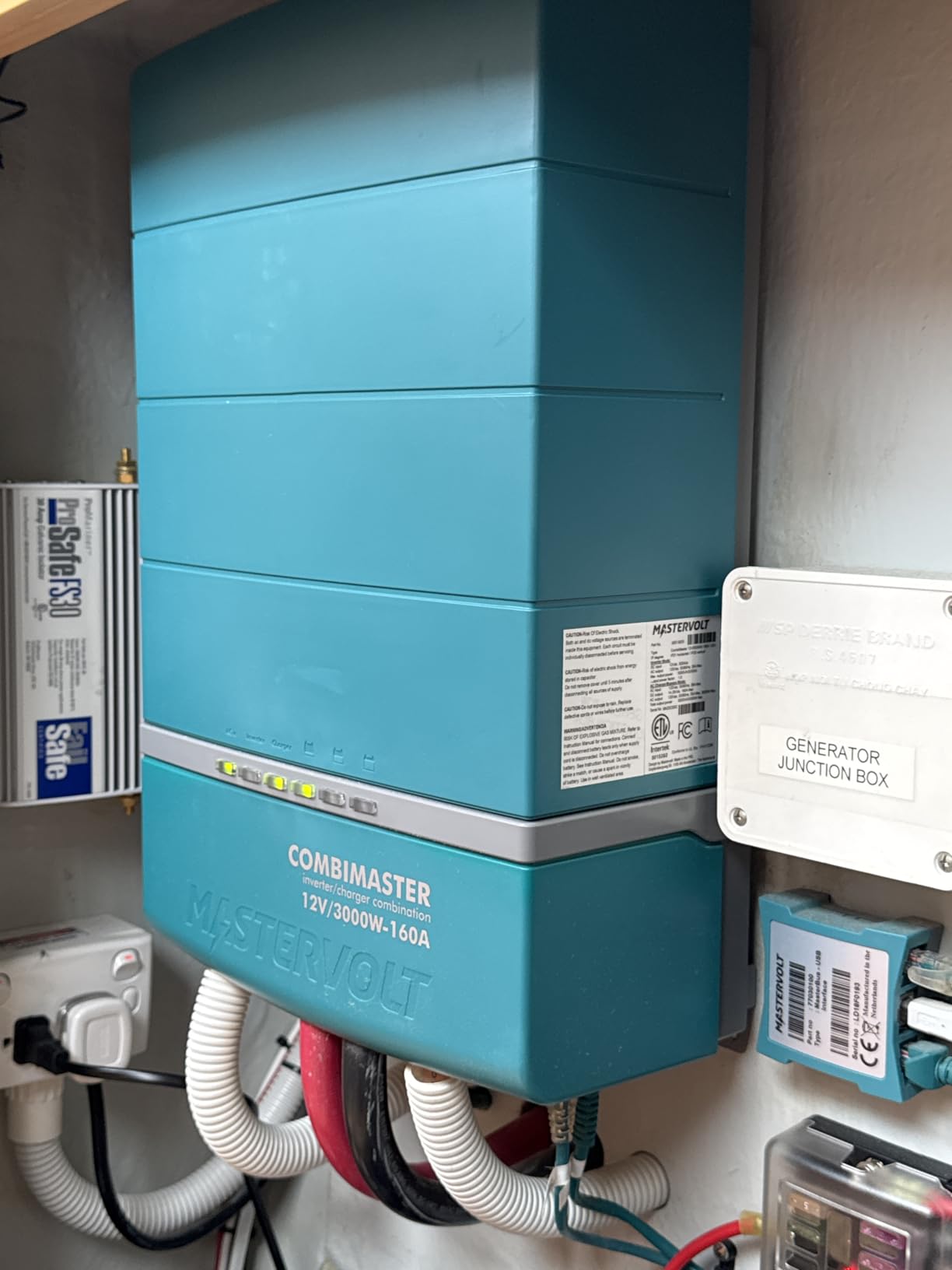 Mastervolt CombiMaster 12V - 3000W - 160 Amp (120V) customer photo 1