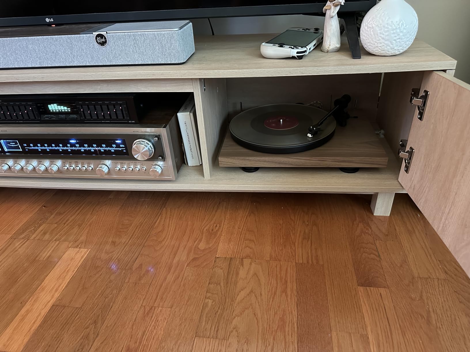 Pro-Ject Debut Carbon EVO Turntable with Sumiko Rainier Cartridge (Black) customer photo 1