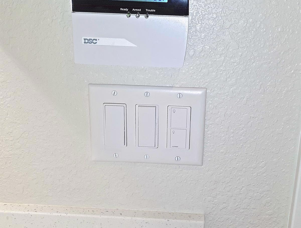 Lutron Caseta Smart Light Switch 3-Way Kit, with Pico Remote, Wallplate, Wall Bracket for LED Lights and Fans, On-Off Only, 5 Amp, Neutral Required customer photo 1