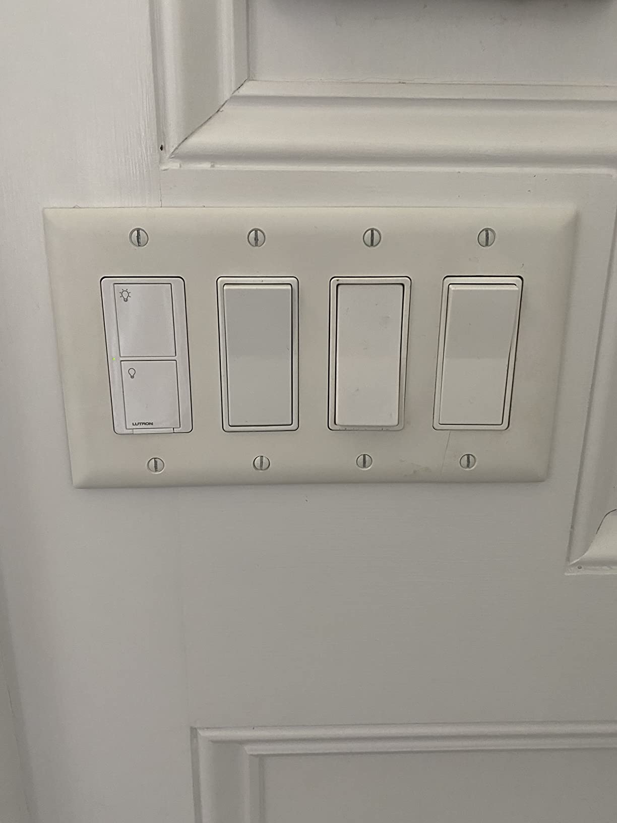 Lutron Caseta Original Smart Light Switch Kit w/ Wall Plate and Smart Hub customer photo 1