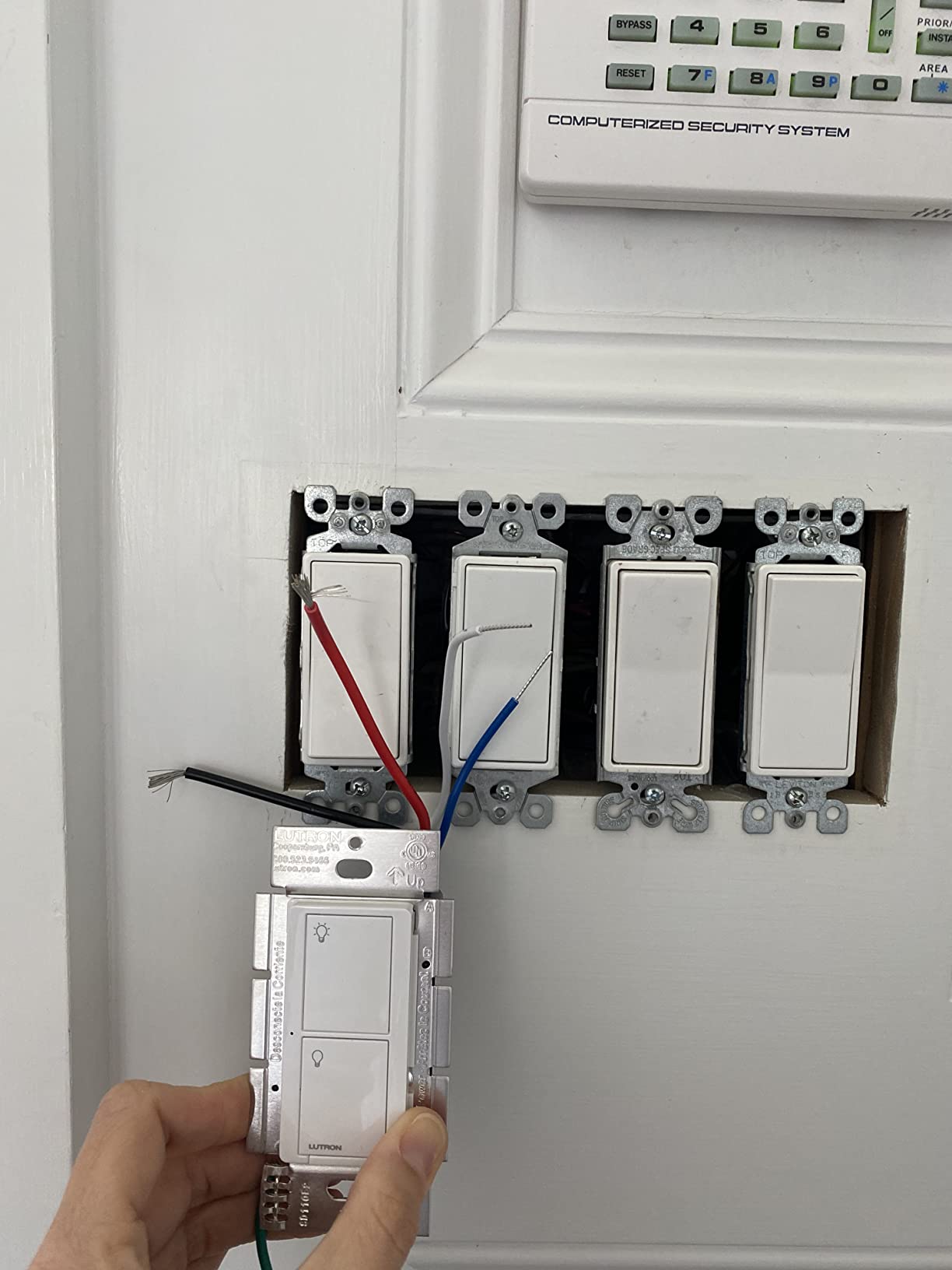 Lutron Caseta Original Smart Light Switch Kit w/ Wall Plate and Smart Hub customer photo 2