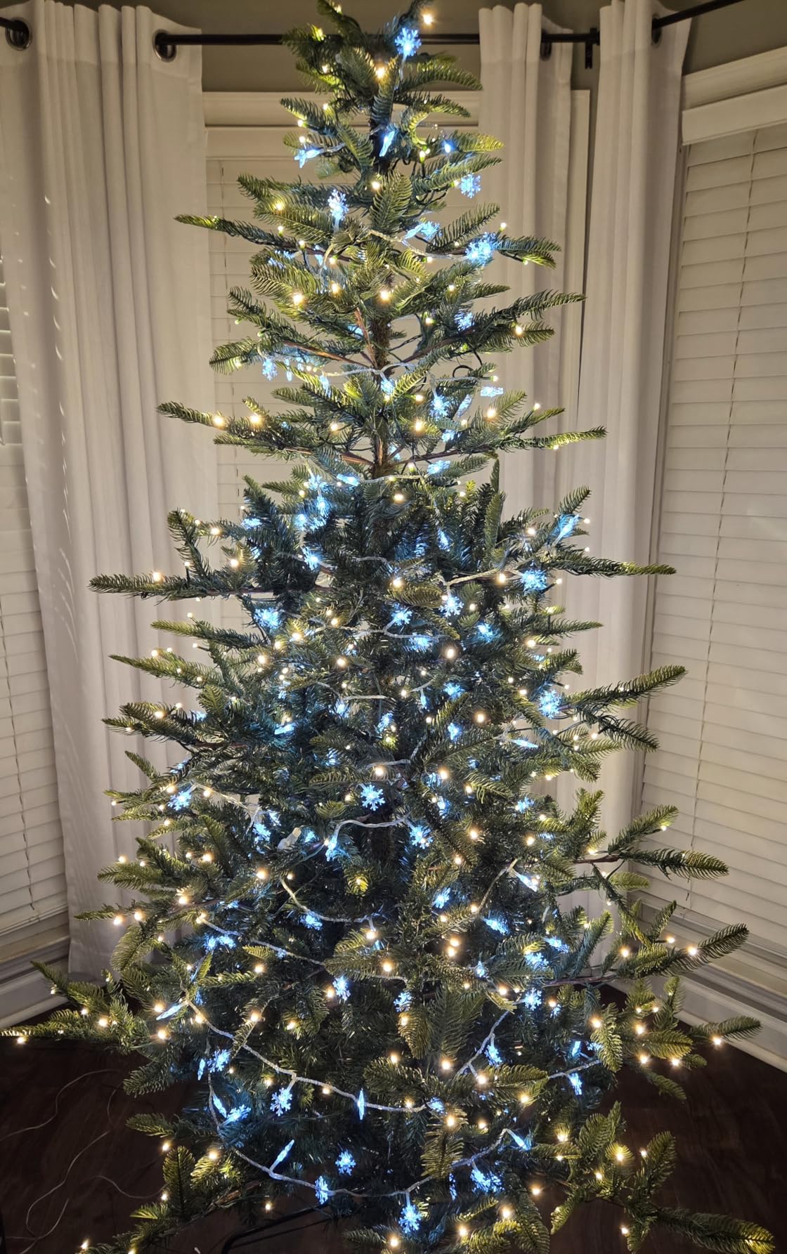 Naomi Home 9 ft Pre-lit Traditional Artificial Fir Christmas Tree with Warm White Lights, Durable Metal Stand customer photo 2