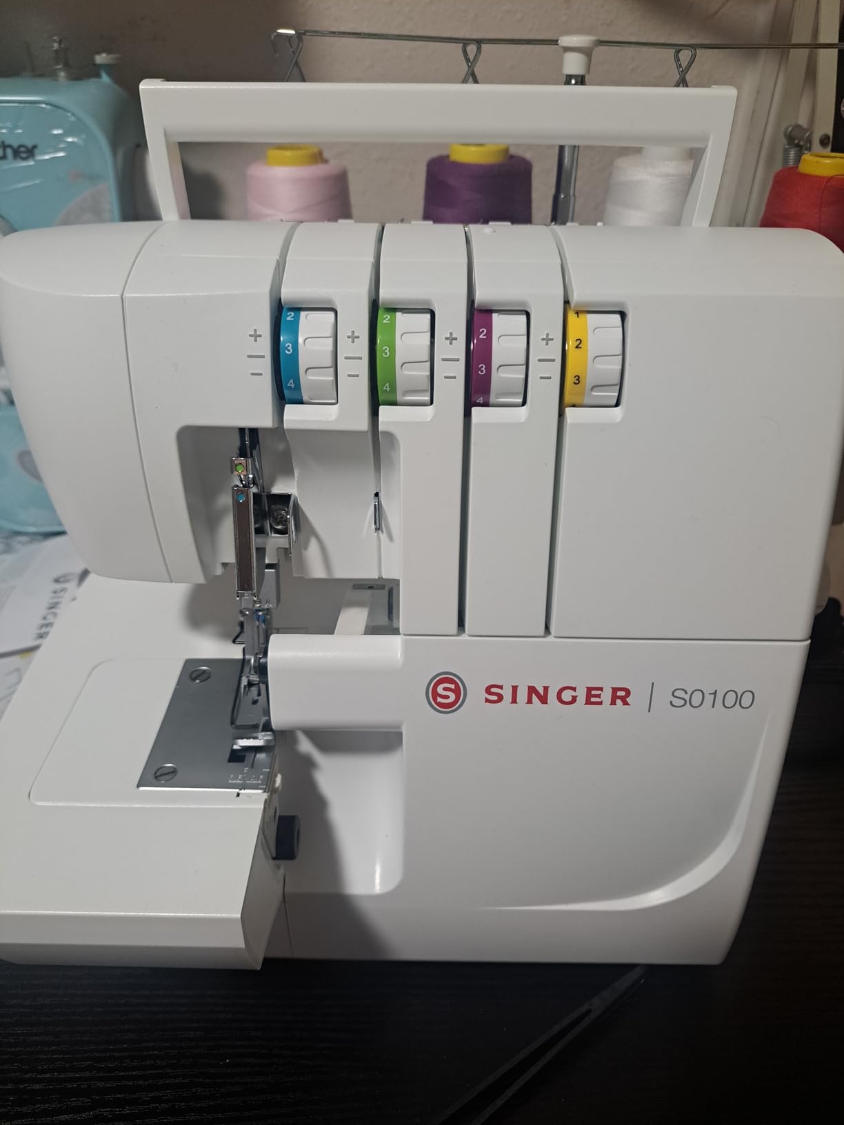 SINGER S0100 Metal Frame Serger with Accessory Kit | Overlock Machine with 6 Built-in Stitches, 2-3-4 Thread Capability, Adjustable Tension & Stitch Length | 1300 Stiches/Min & Differential Feed customer photo 1