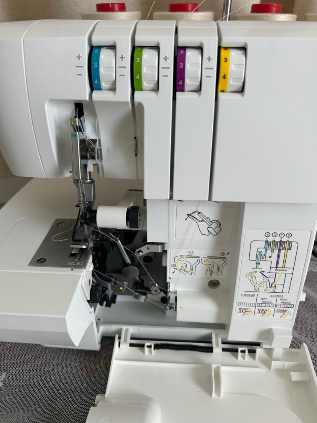 SINGER S0100 Metal Frame Serger with Accessory Kit | Overlock Machine with 6 Built-in Stitches, 2-3-4 Thread Capability, Adjustable Tension & Stitch Length | 1300 Stiches/Min & Differential Feed customer photo 2
