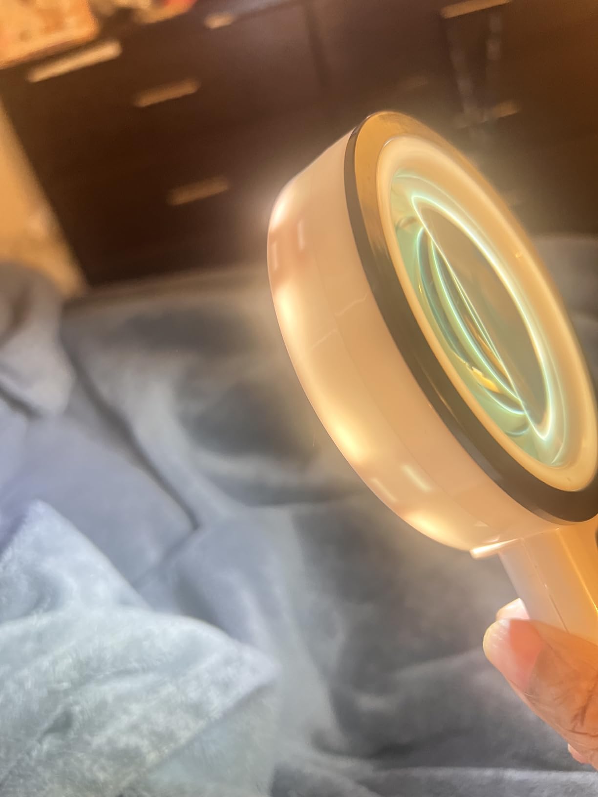 Nazano Magnifying Glass with Light, Ultra-Clear Lightweight Handheld Reading Magnifier with 12 LEDs, Distortion-Free Optical Lens for Seniors, Macular Degeneration, Close Work, Coins & Pill Bottles customer photo 2