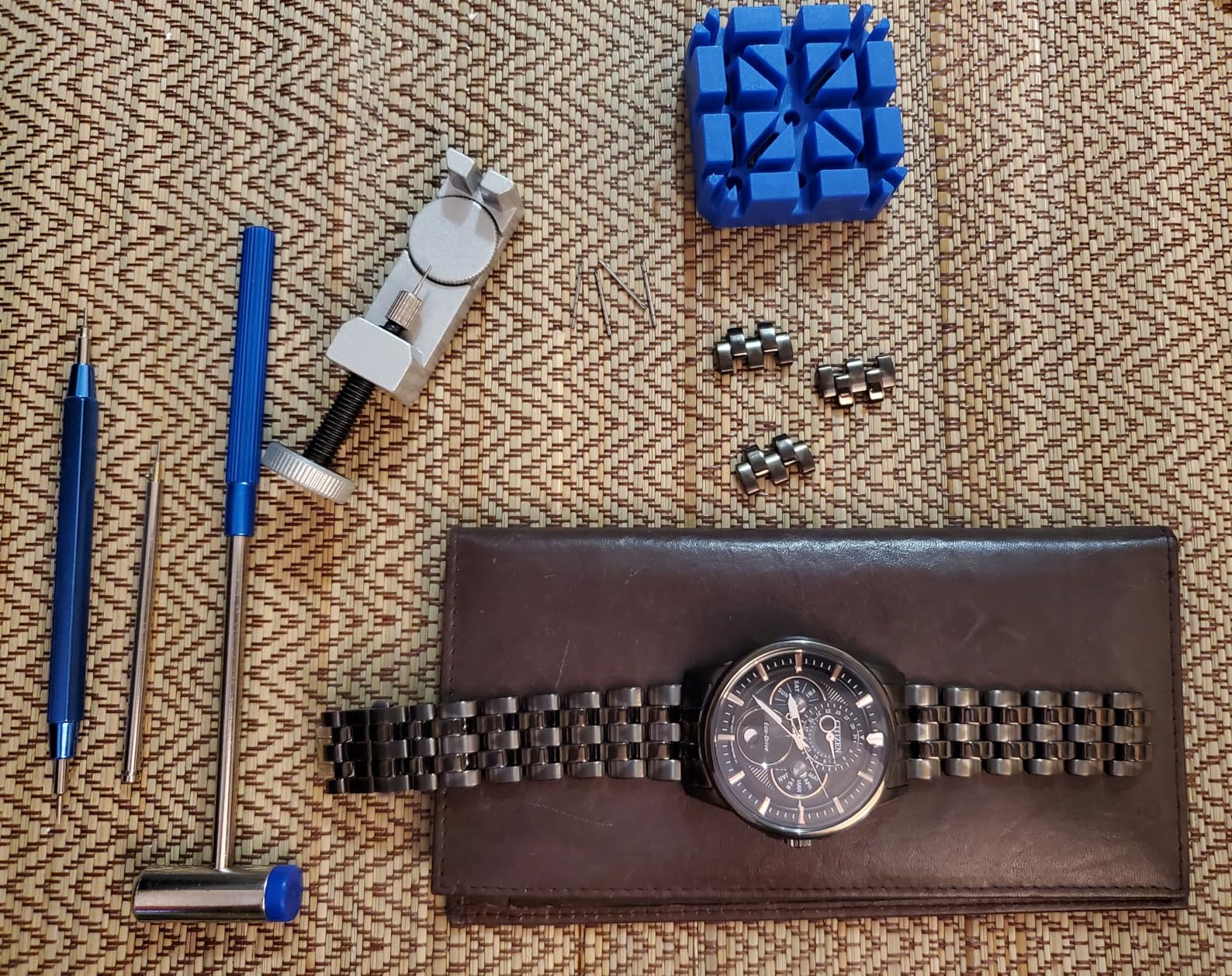 JOREST Watch Link Removal Tool Kit, Watch Band Tool for Watch Repair, Bracelet Adjustment, Replacement and Resizing, Watch Strap Link Remover, with 10 Spring Bars, 10 Pins, User Manual customer photo 1