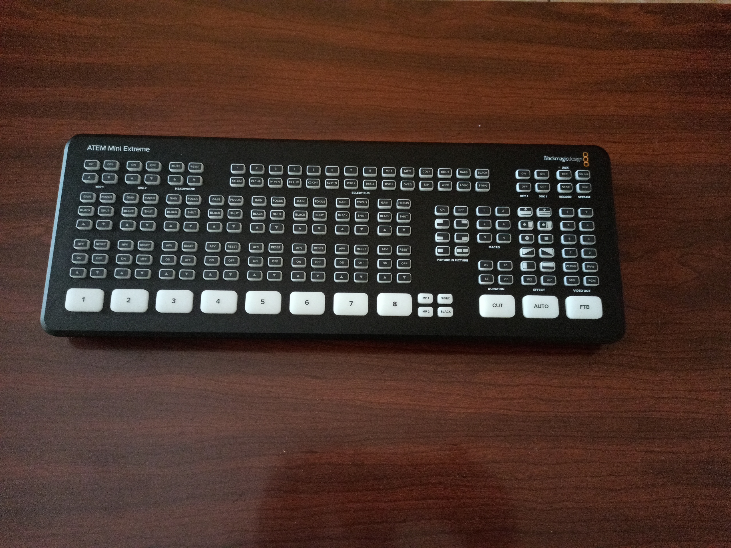 ATEM Mini Extreme HDMI Live Stream Switcher (SWATEMMINICEXT) customer photo 3