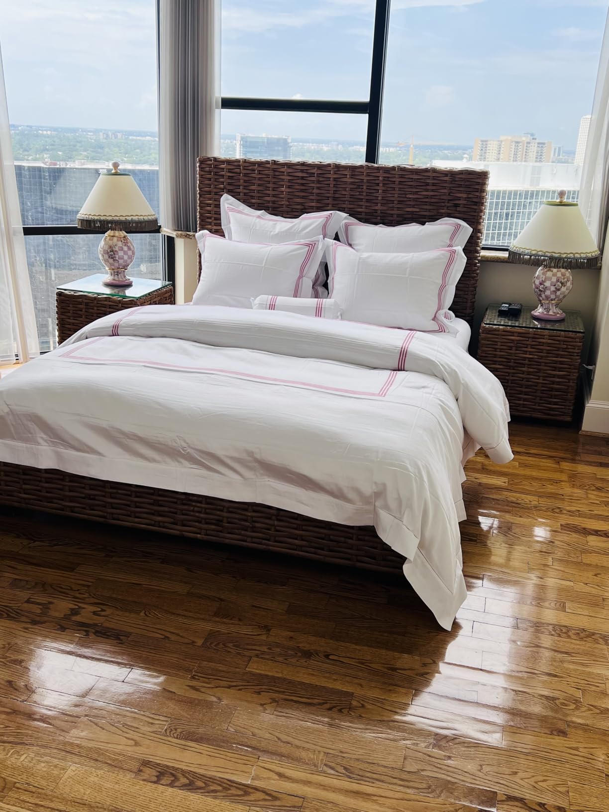 Highland Feather Hungarian White Goose Down Comforter 750 Super Fill Power Fluffy 500 Thread Count Duvet Insert Manufactured in Canada Luxurious Ultra-Soft Cotton Light Breathable - King Winter customer photo 1
