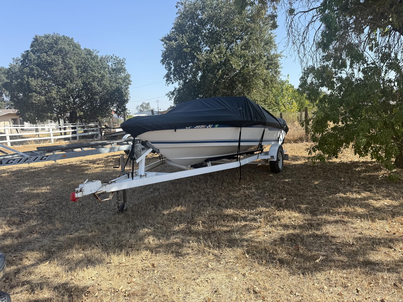 NEVERLAND Trailerable Boat Cover Waterproof Heavy Duty Marine Grade Polyester Canvas Fits V Shape/V-Hull and Tri-Hull Runabouts, Pro-STYL, Bass Boats (Boat Length 20-22ft, Beam Width up to 102