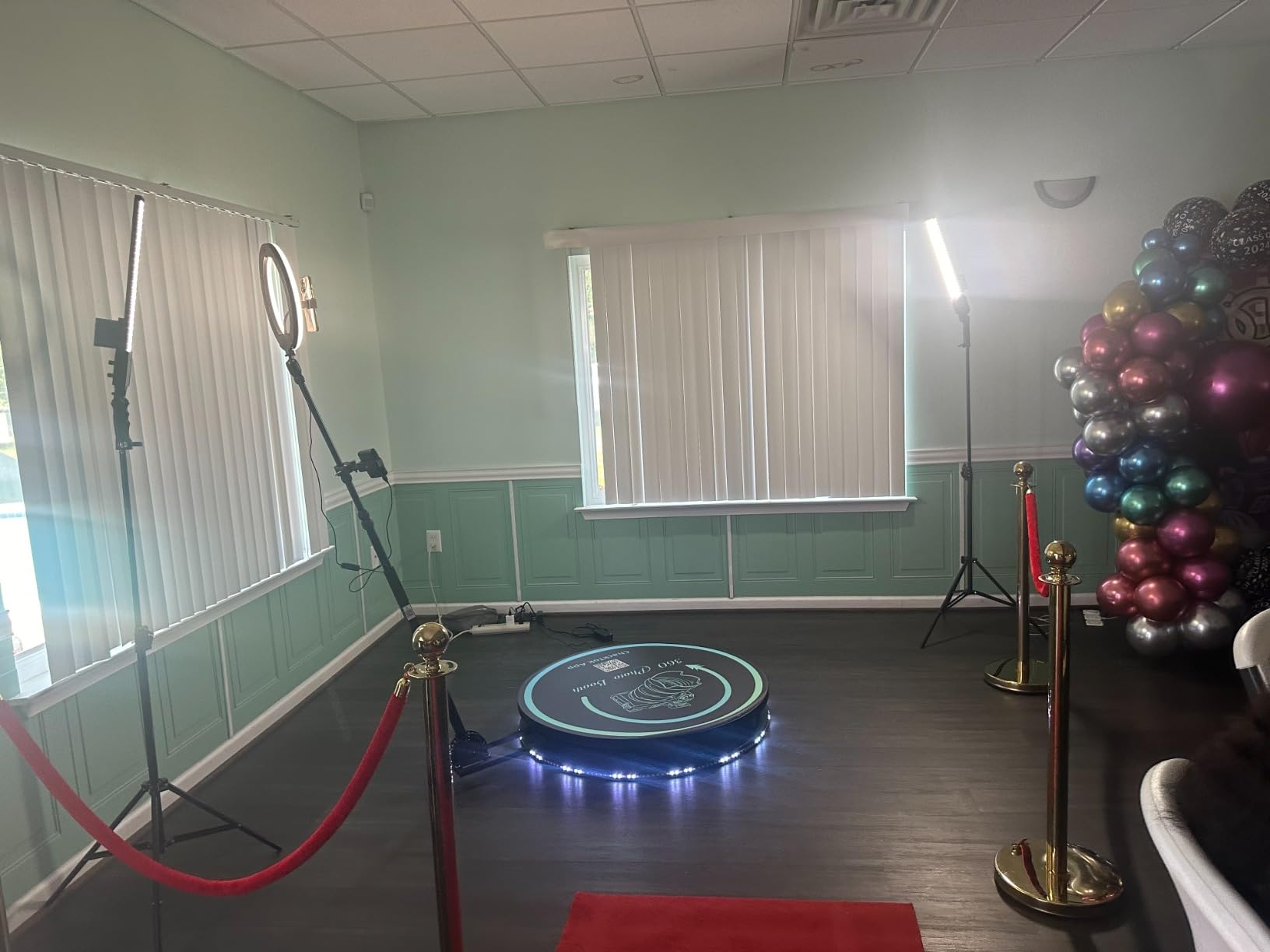 360 Photo Booth with Flight Case Extra Free Battery Pack + Power Bank + Ring Light + Free Custom Logo, YCKJNB 360 Photo Booth Machine with Software Wireless Control Automatic Spin for 5-7 People (39.4