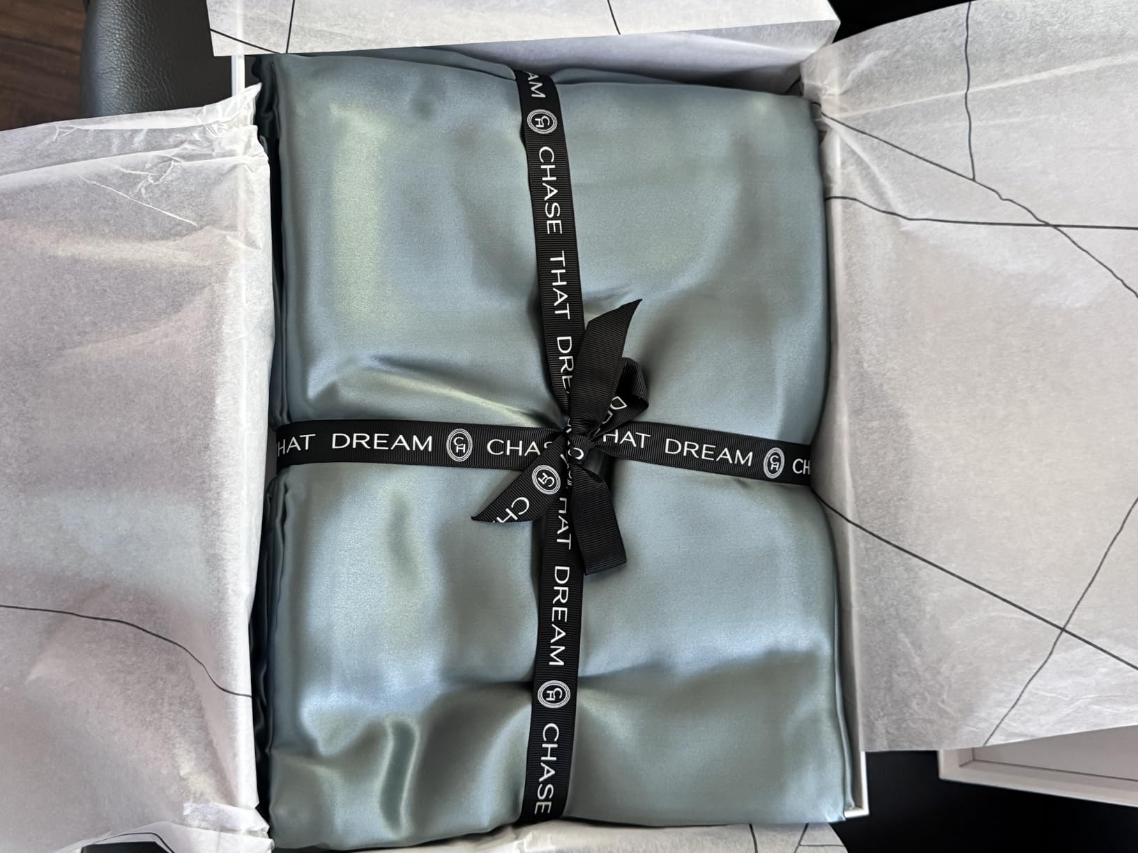 Colorado Home Co SUNDAYSILKS | 100% Mulberry Silk Bed Sheets | Queen Size | Natural Bedding Set | Soft & Durable | 4PC Grade 6A Organic Real Silk Set | Sábanas de Seda [Oat Milk] customer photo 2