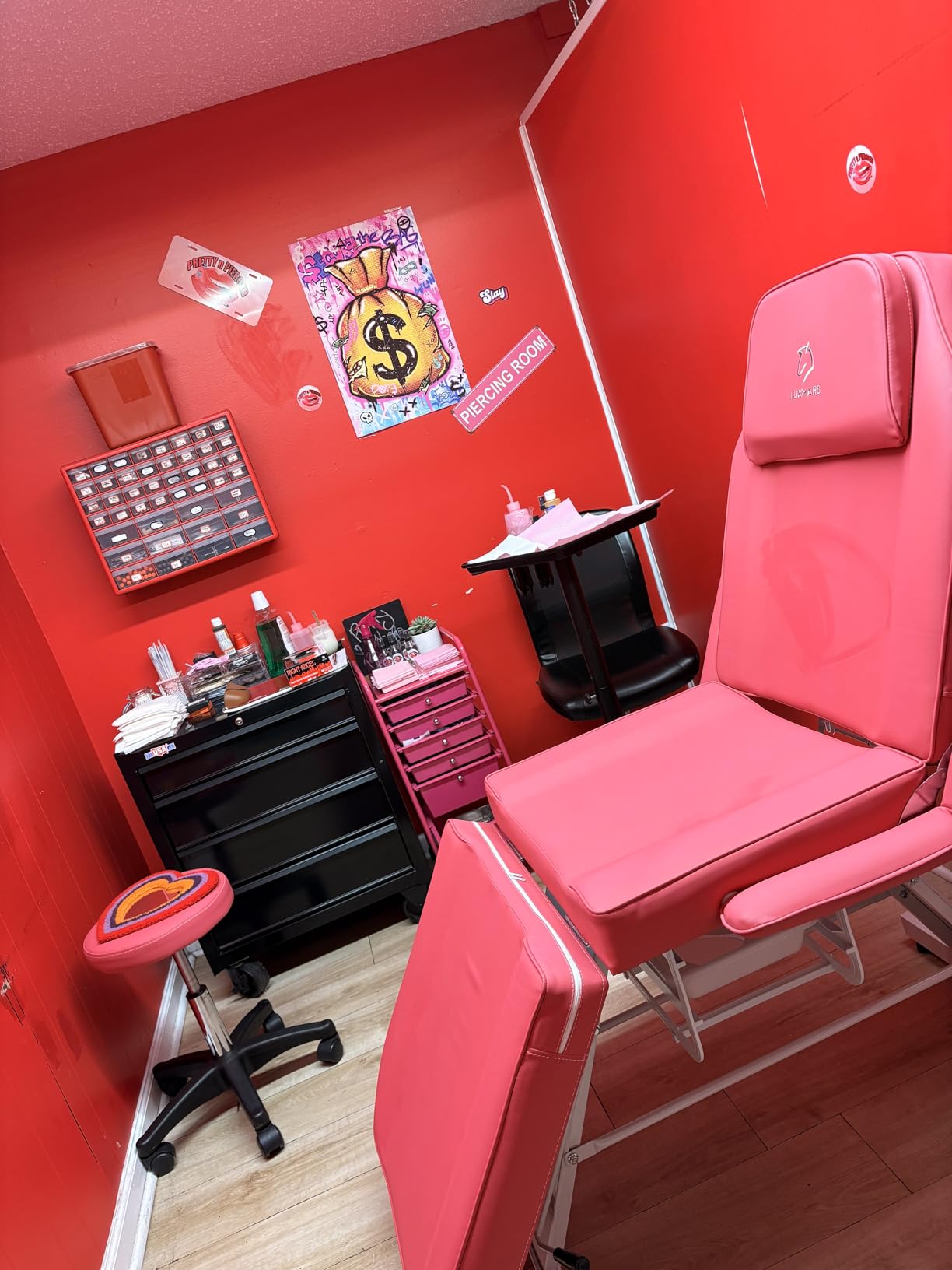 Facial Chair, 73