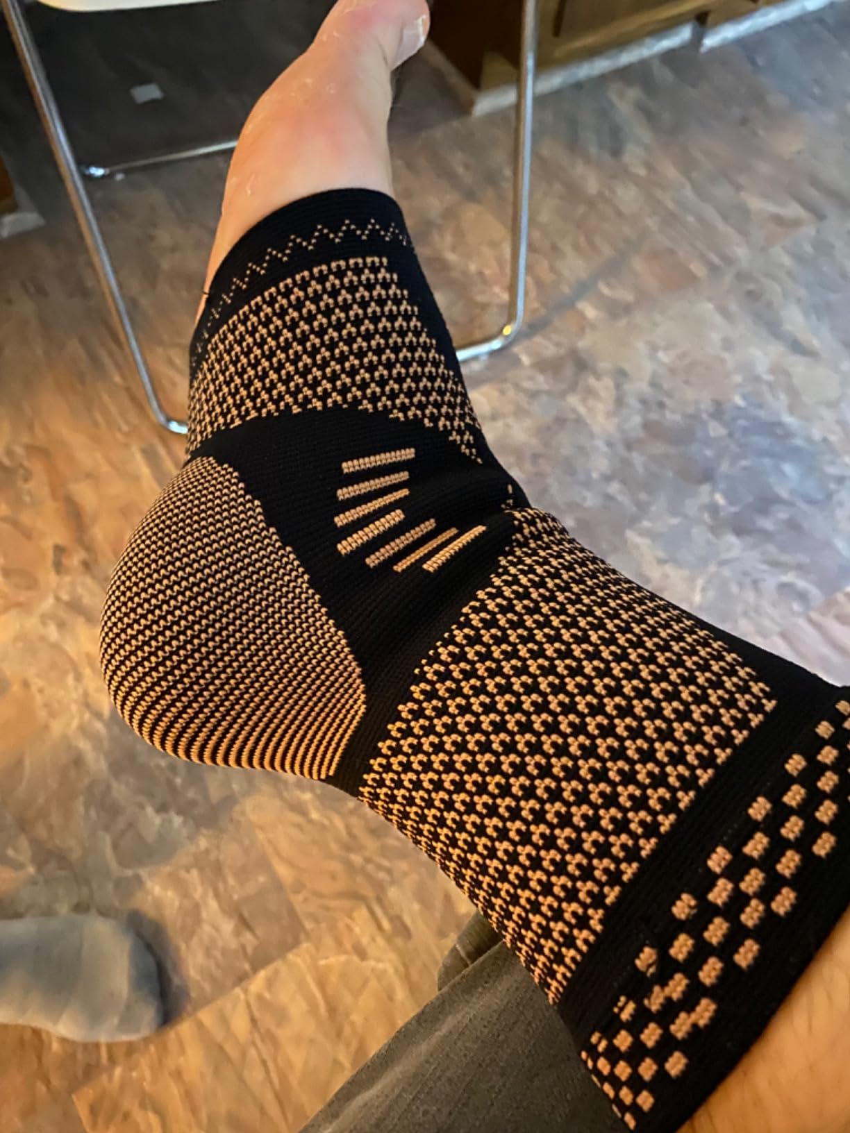 LISEPWU Copper Ankle Brace, Copper Infused Ankle Support Compression Sleeve for Men & Women, for Foot Pain Relief, Sprained Recovery, Achilles Tendonitis, Daytime or Night Use(L) customer photo 2