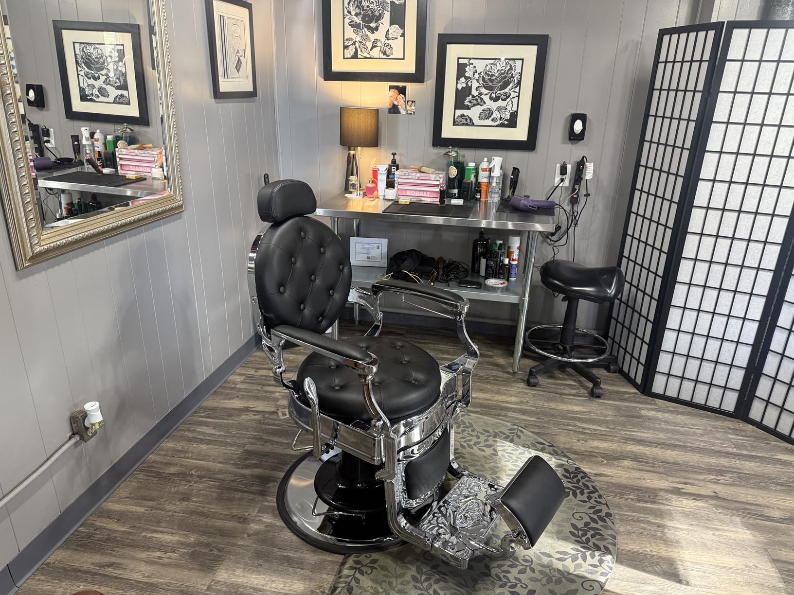 Winado Heavy Duty Vintage Recline Barber Chair Hydraulic with Headrest, Supports up to 700lbs & 360°Rotatable, Professional Salon Beauty Spa Shampoo Equipment (Button Style) customer photo 1