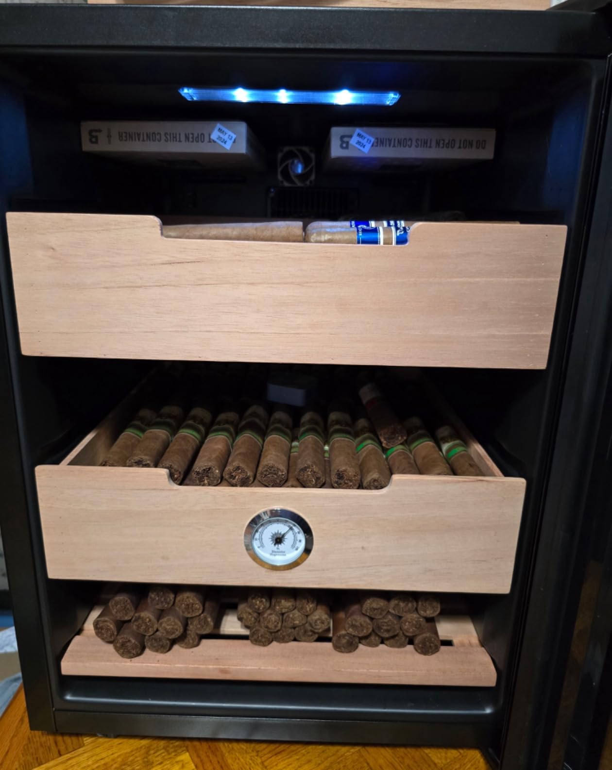 KingChii 16L Electric Cigar Humidors, Temperature Control Cabinet with Spanish Cedar Wood Shelves & Drawer Hygrometer Gifts for Men (100 Counts Capacity) customer photo 1