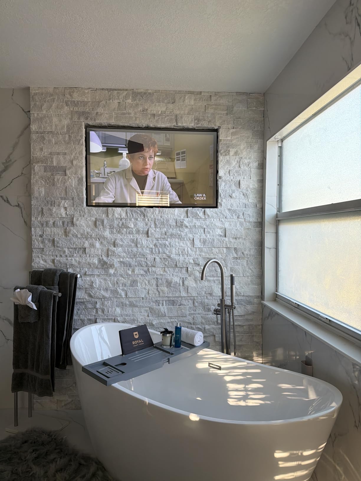 elecsung 43 inch 4K UHD Smart Mirror TV for Bathroom Waterproof ATSC Tuner, Dolby Atmos,Built-in Alexa, Wi-Fi & Bluetooth for Hotel/Kitchen 2026 Model SS550U22-43 customer photo 2