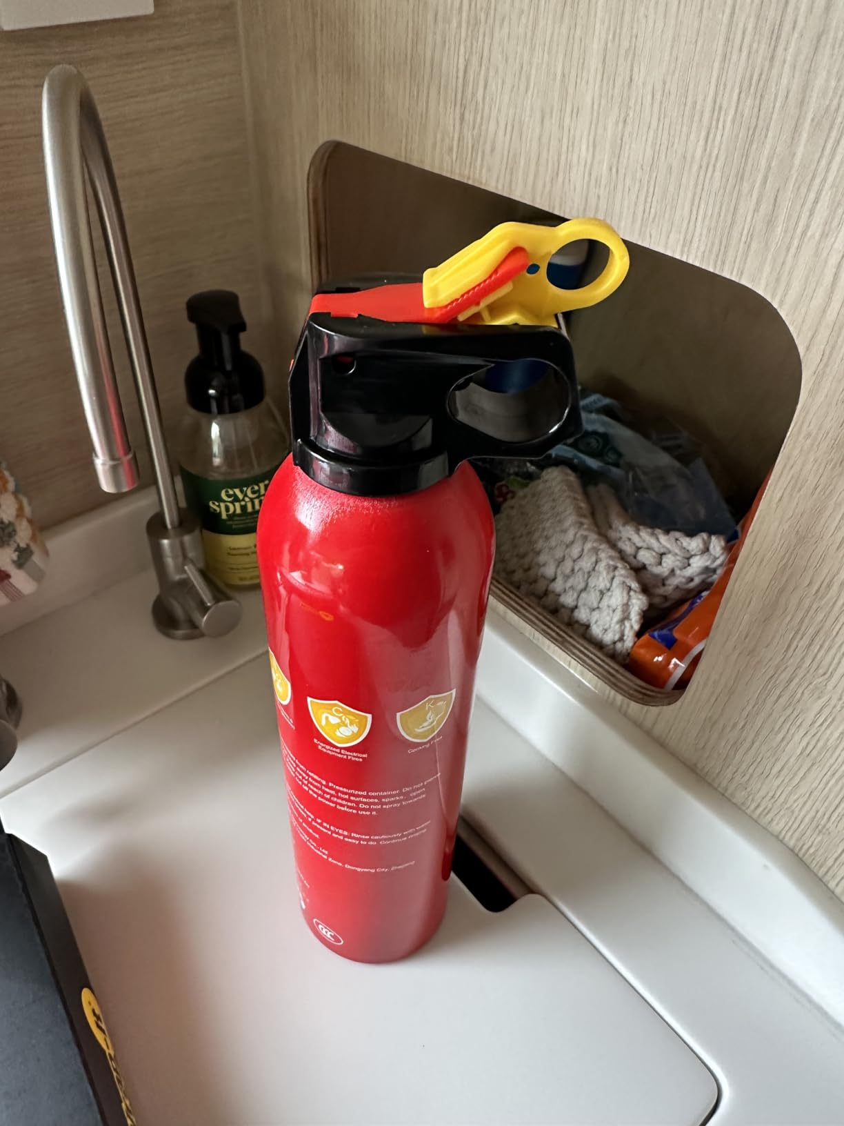 Portable Fire Extinguisher | 4-in-1 Small Fire Extinguisher for Home, Garage, Kitchen, Car | For Electric, Textile and Grease Fires | Non-Toxic, Easy Clean | Wall Mount Incl (1 pack) customer photo 1