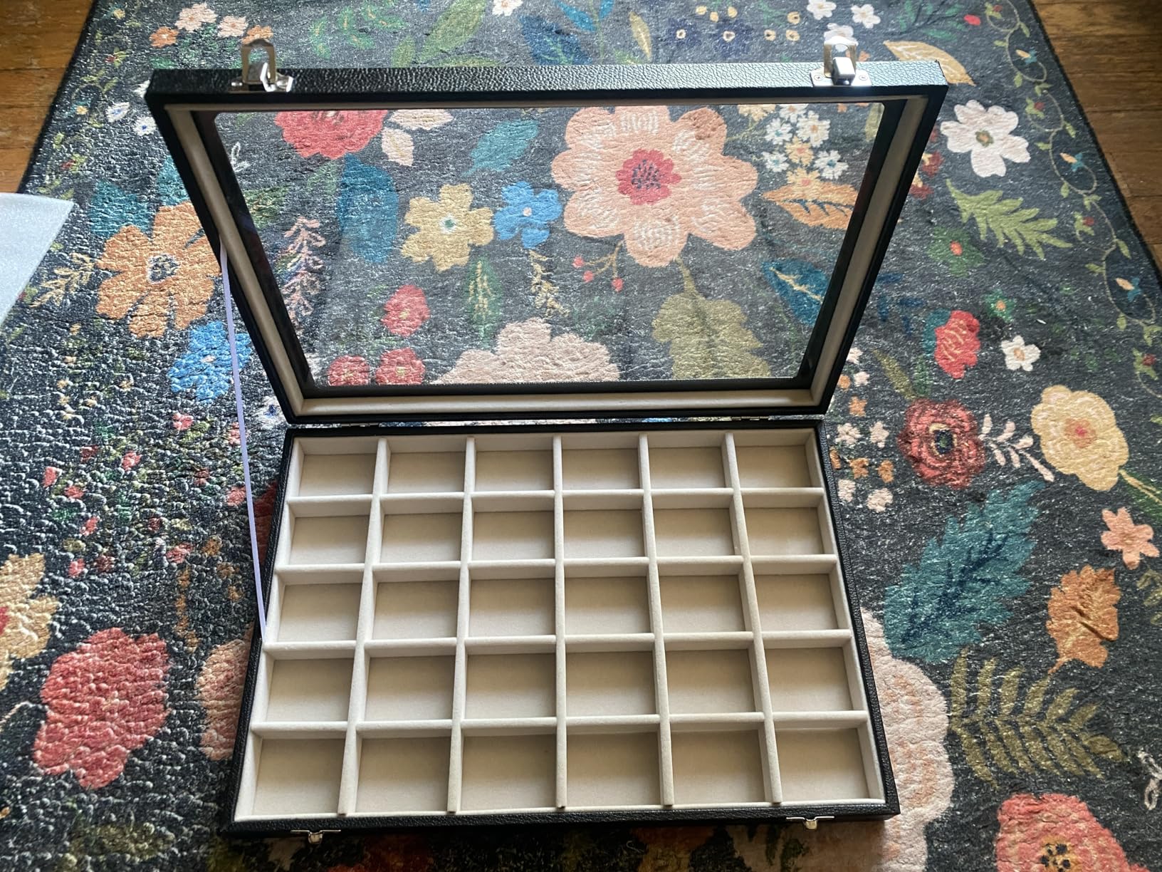 Stratalife Earring Organizer Jewelry Holder Organizer Drawer Earring Storage Jewelry Tray with Clear Lid Ring Box, Anti Tarnish 30 Grid customer photo 2