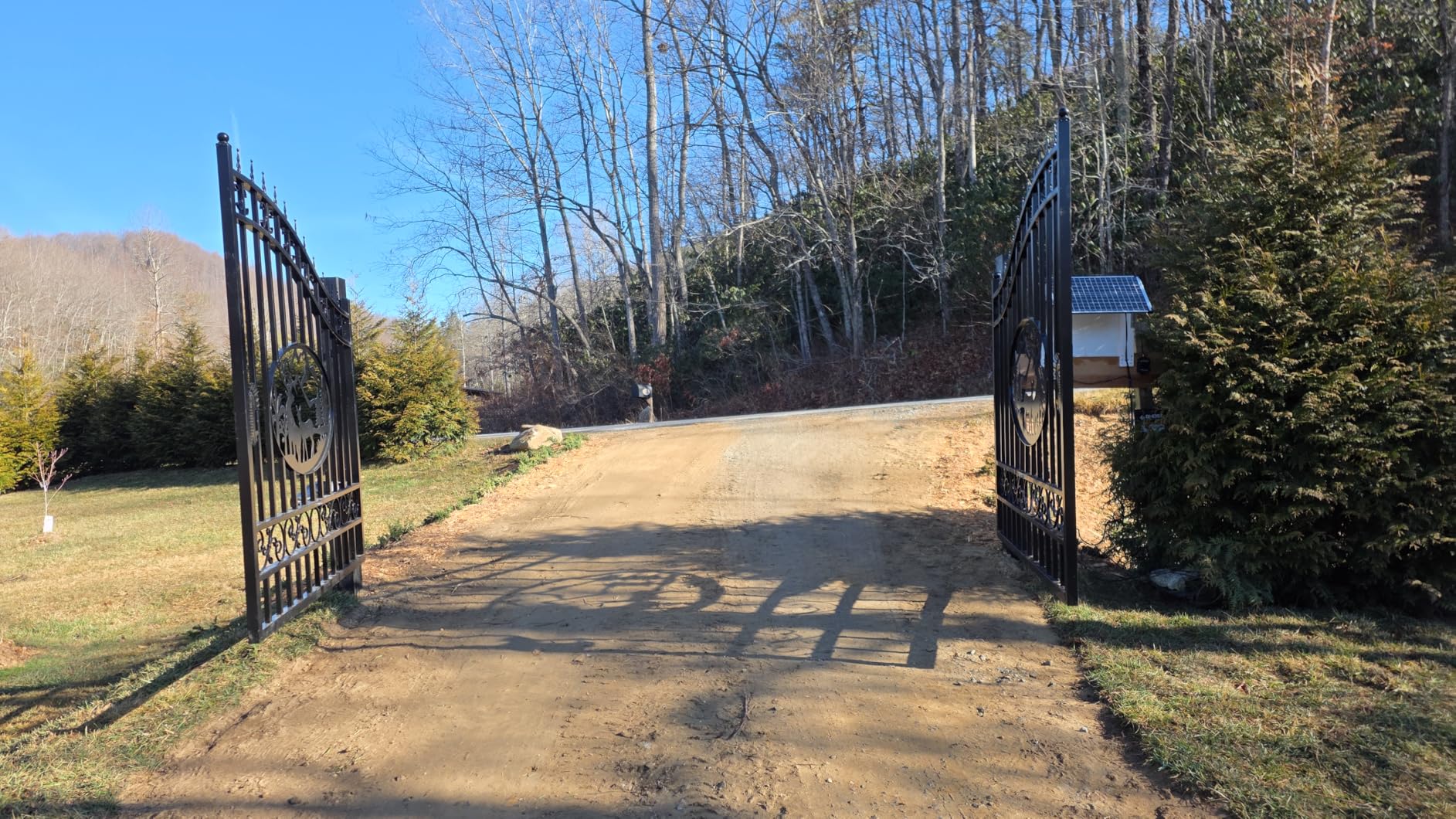CHERY INDUSTRIAL.COM Outdoor Dual Swing Gate Driveway Security Gates Anti-Rust Outdoor Iron Gate Weatherproof Gate for Outdoor for Yard Patio Manor (14' Deer) customer photo 1