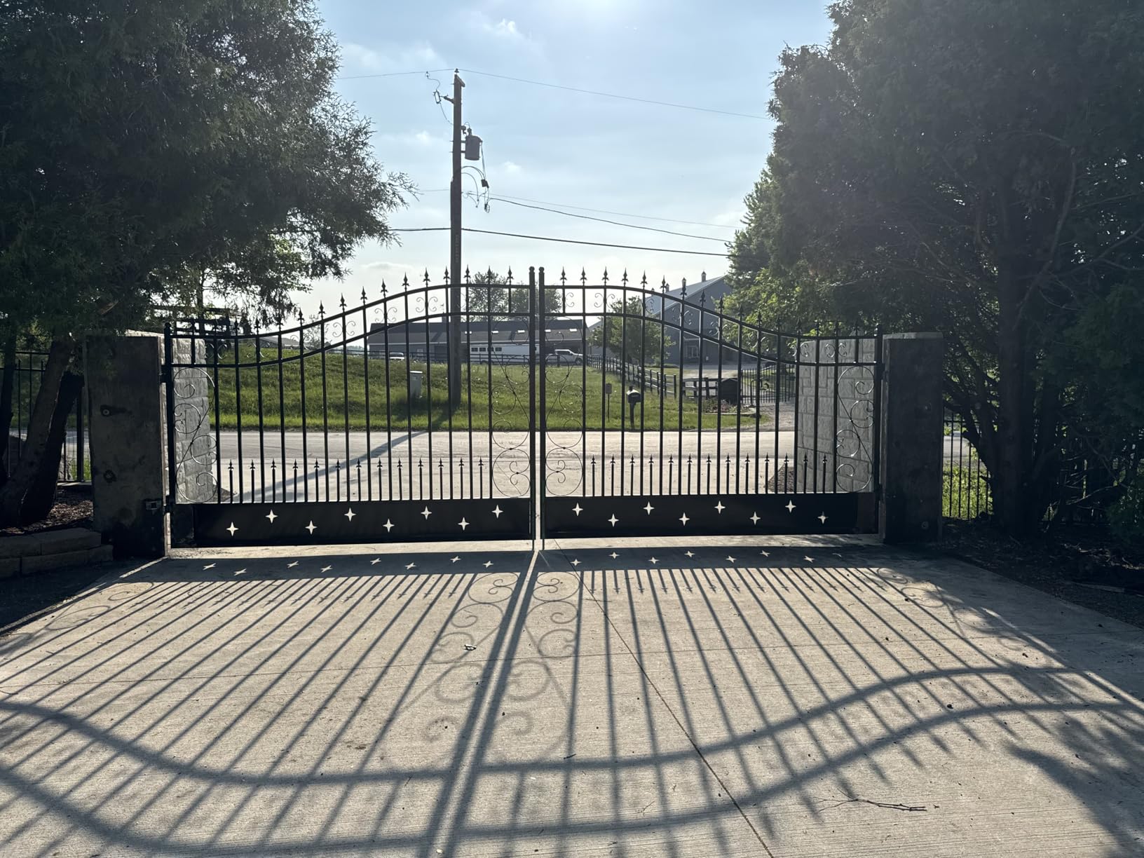 CHERY INDUSTRIAL.COM Outdoor Dual Swing Gate Driveway Security Gates Anti-Rust Outdoor Iron Gate Weatherproof Gate for Outdoor for Yard Patio Manor (14' Deer) customer photo 2