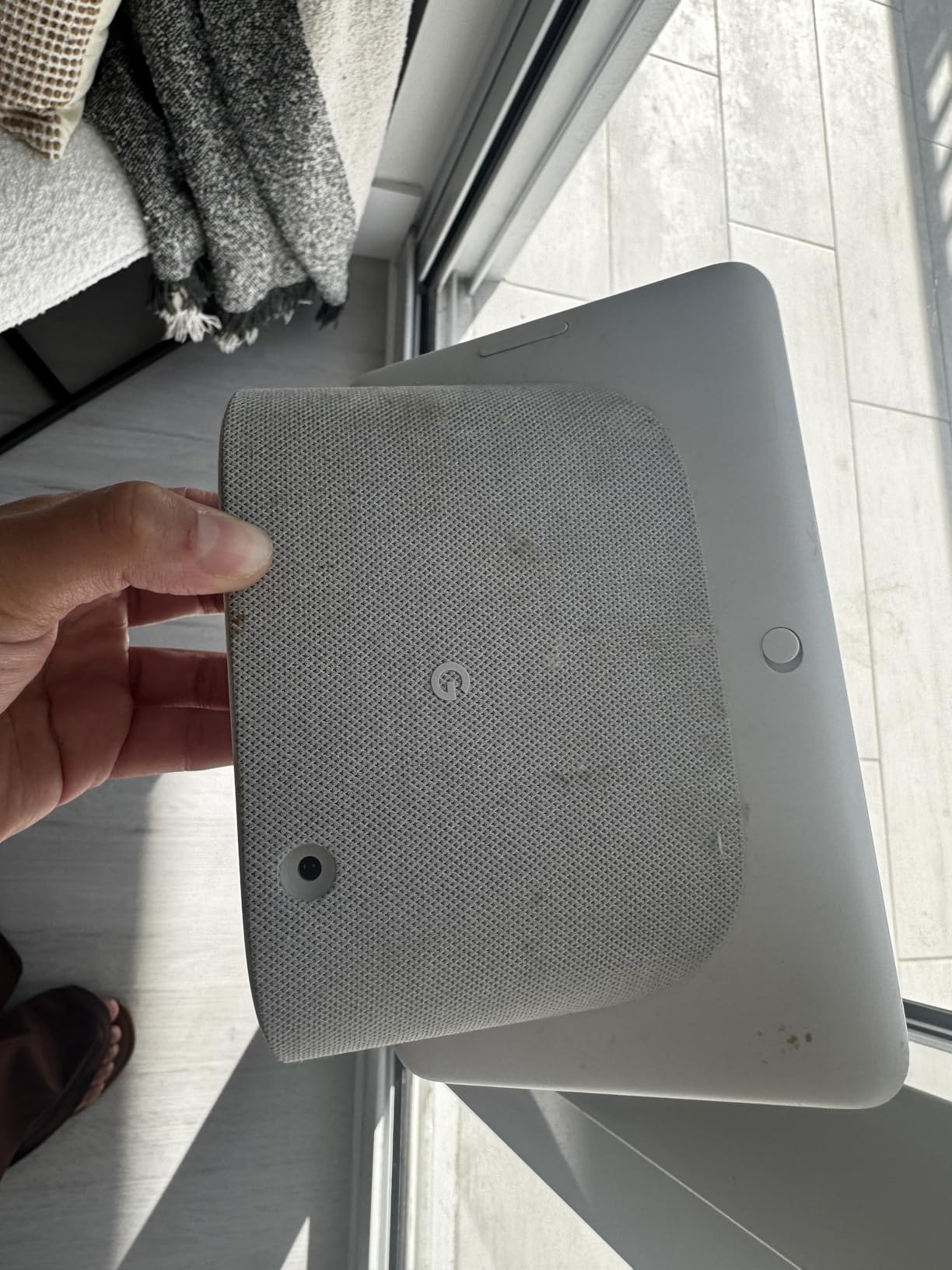 Smart Display 7 inch Touchscreen HD Display and Speaker with WiFi Streaming Wireless Video and Audio (2nd Gen) Taiwan Model GUIK2-TW customer photo 1