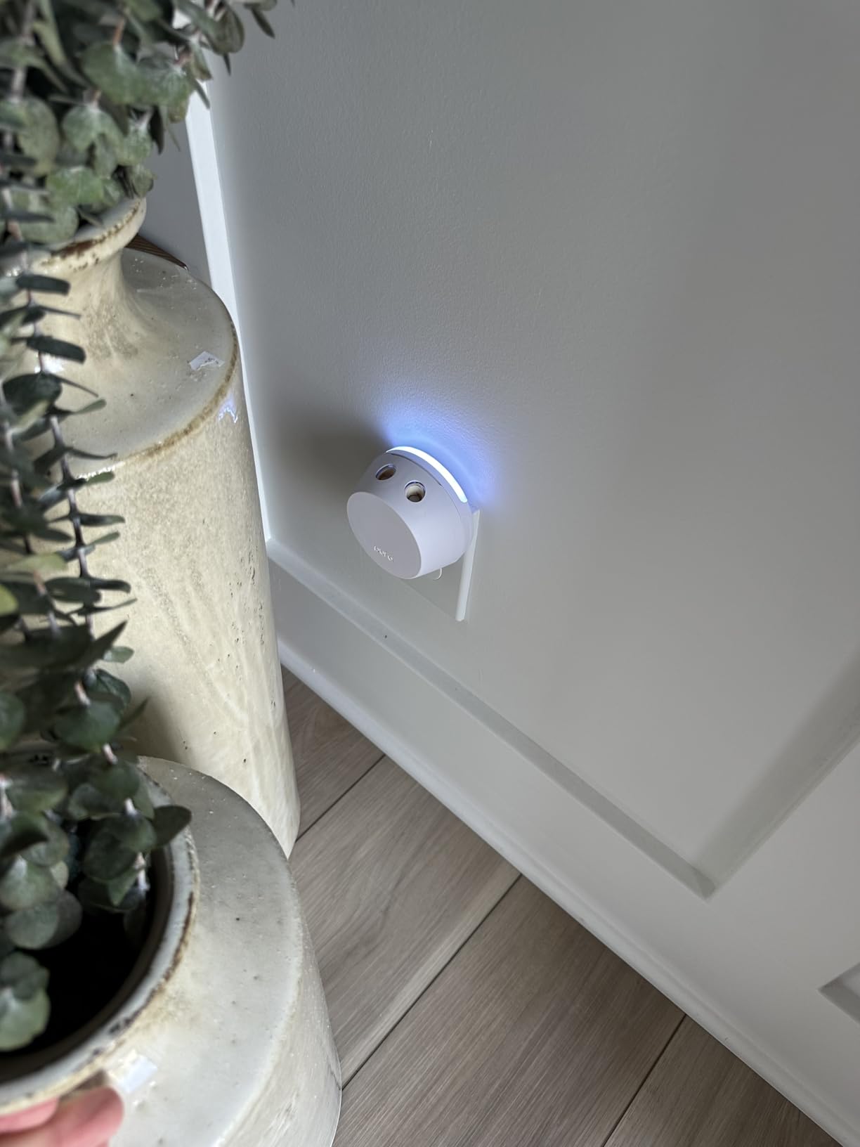 Pura 4 Smart Home Fragrance Device Starter Set - Scent Diffuser for Home - Includes Fragrance Aroma Diffuser - Square Box, Pacific Aqua and Linens & Surf Scent Refills customer photo 2