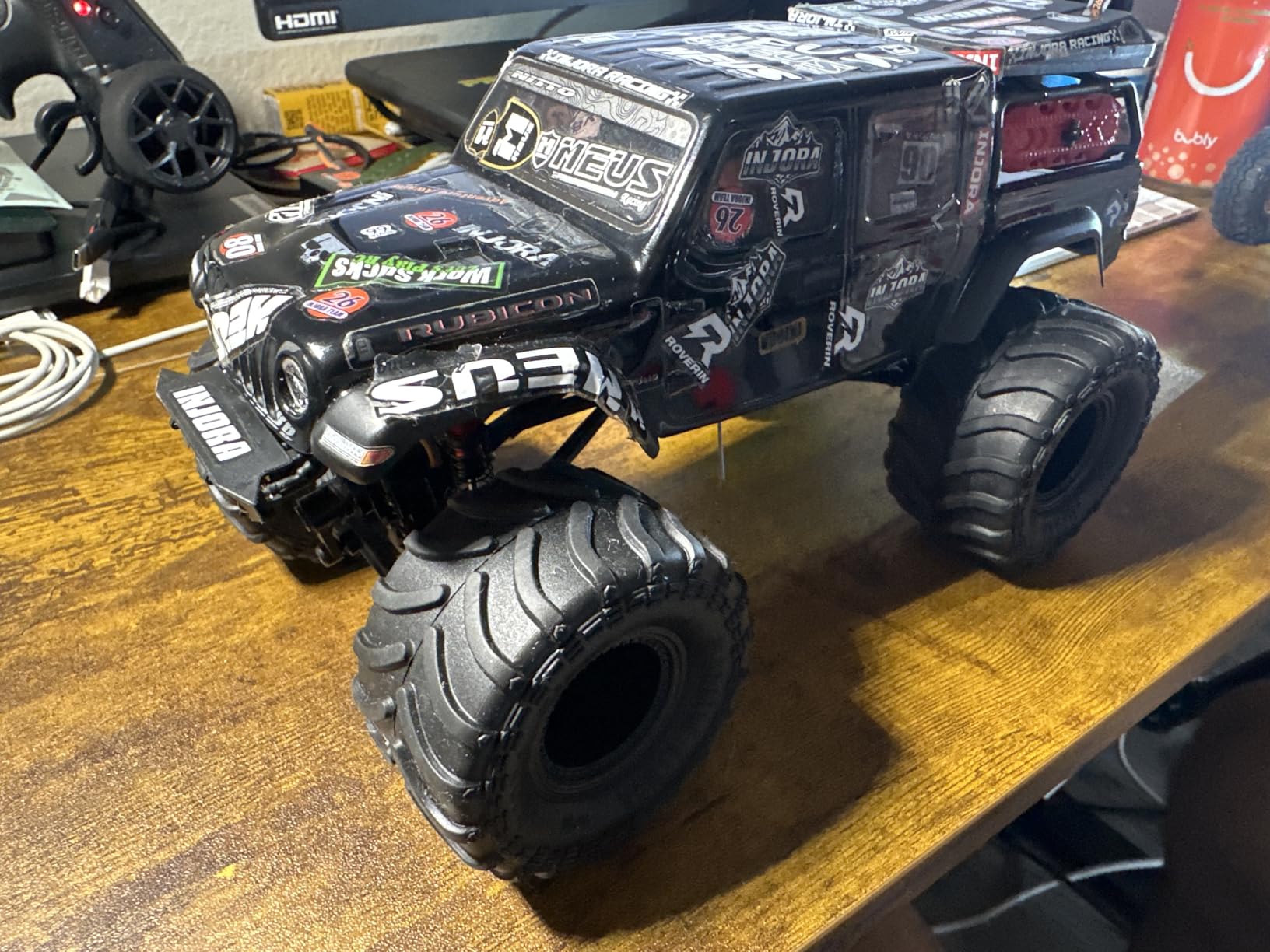 Axial RC Truck SCX24 Jeep Gladiator 4 Wheel Drive Rock Crawler Brushed RTR customer photo 2