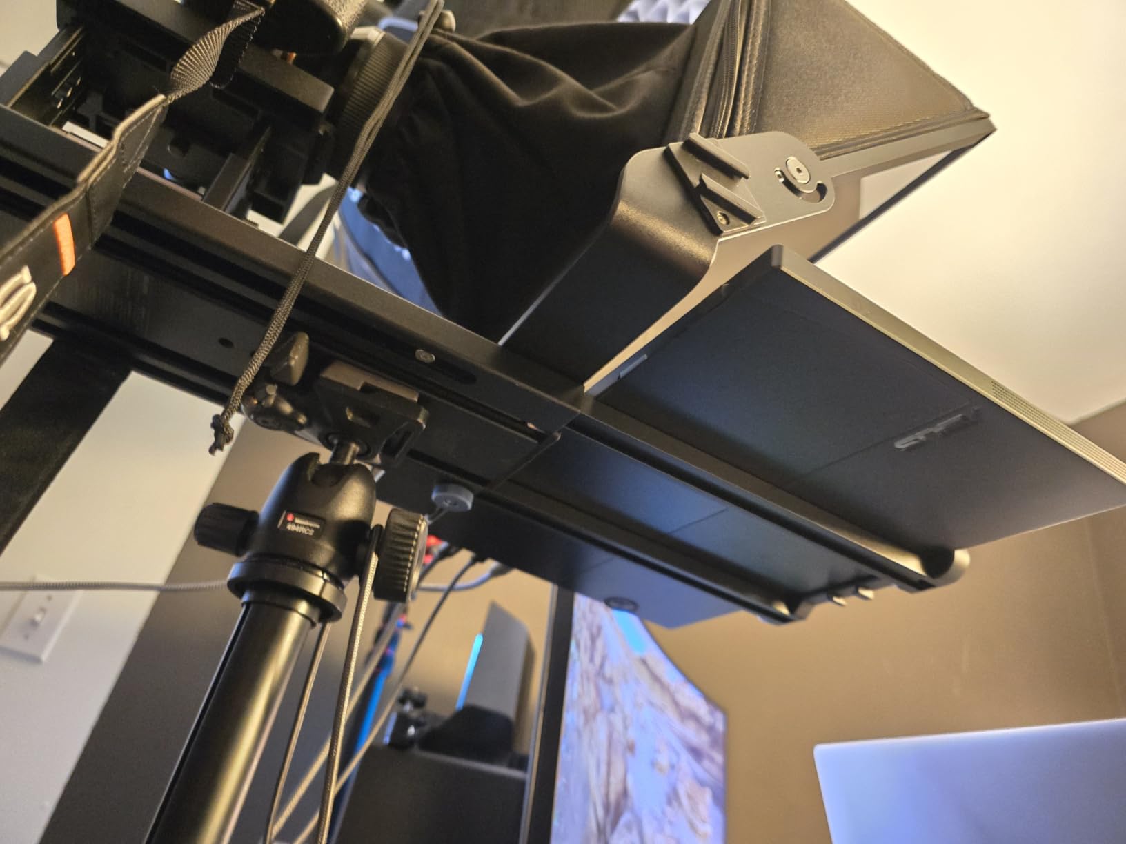 Neewer Teleprompter X14 III with RT113 Remote/App Control, 45° Tilt 14