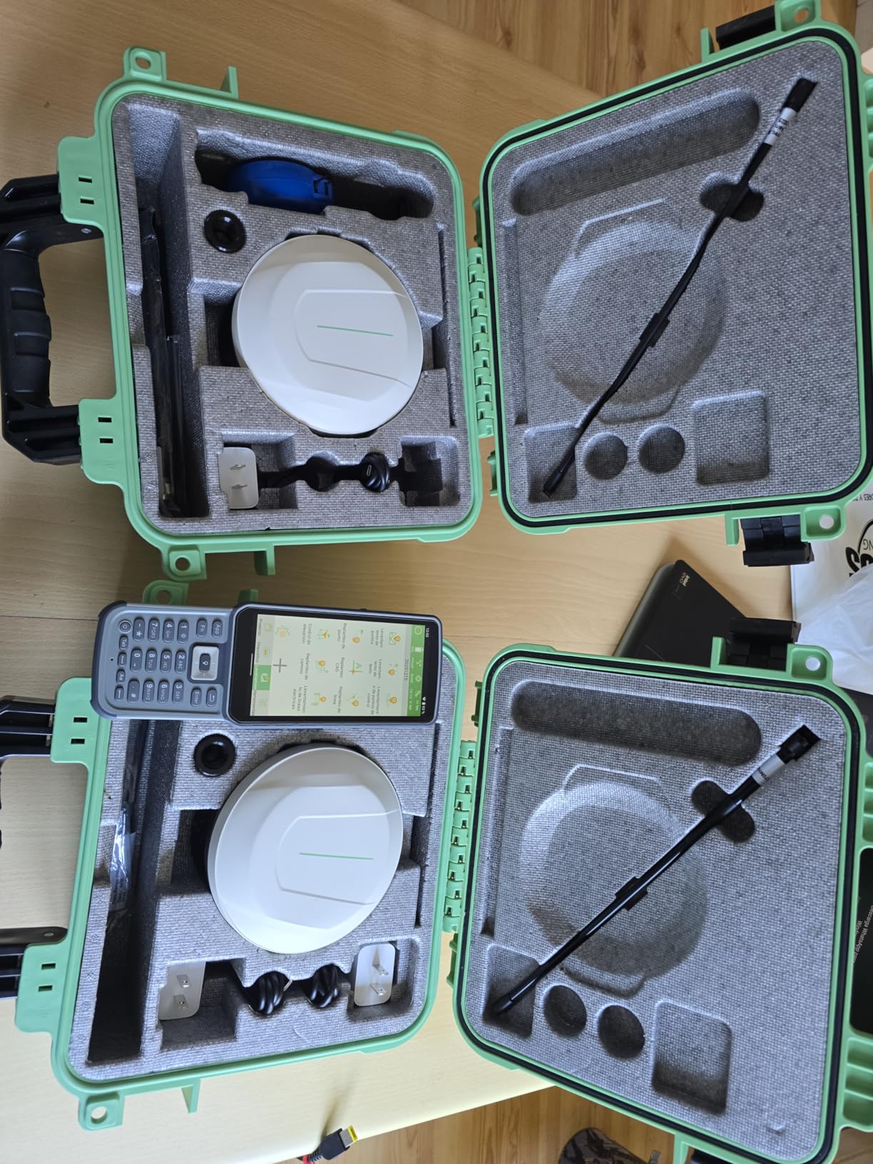 E1 GNSS Survey Equipment 20 Hours Endurance RTK GPS with IMU Rover & Base Handheld Collector with Survey Software RTK Surveying Equipment, 1408 Channels, 15km UHF Range, 60° Tilt Survey customer photo 1