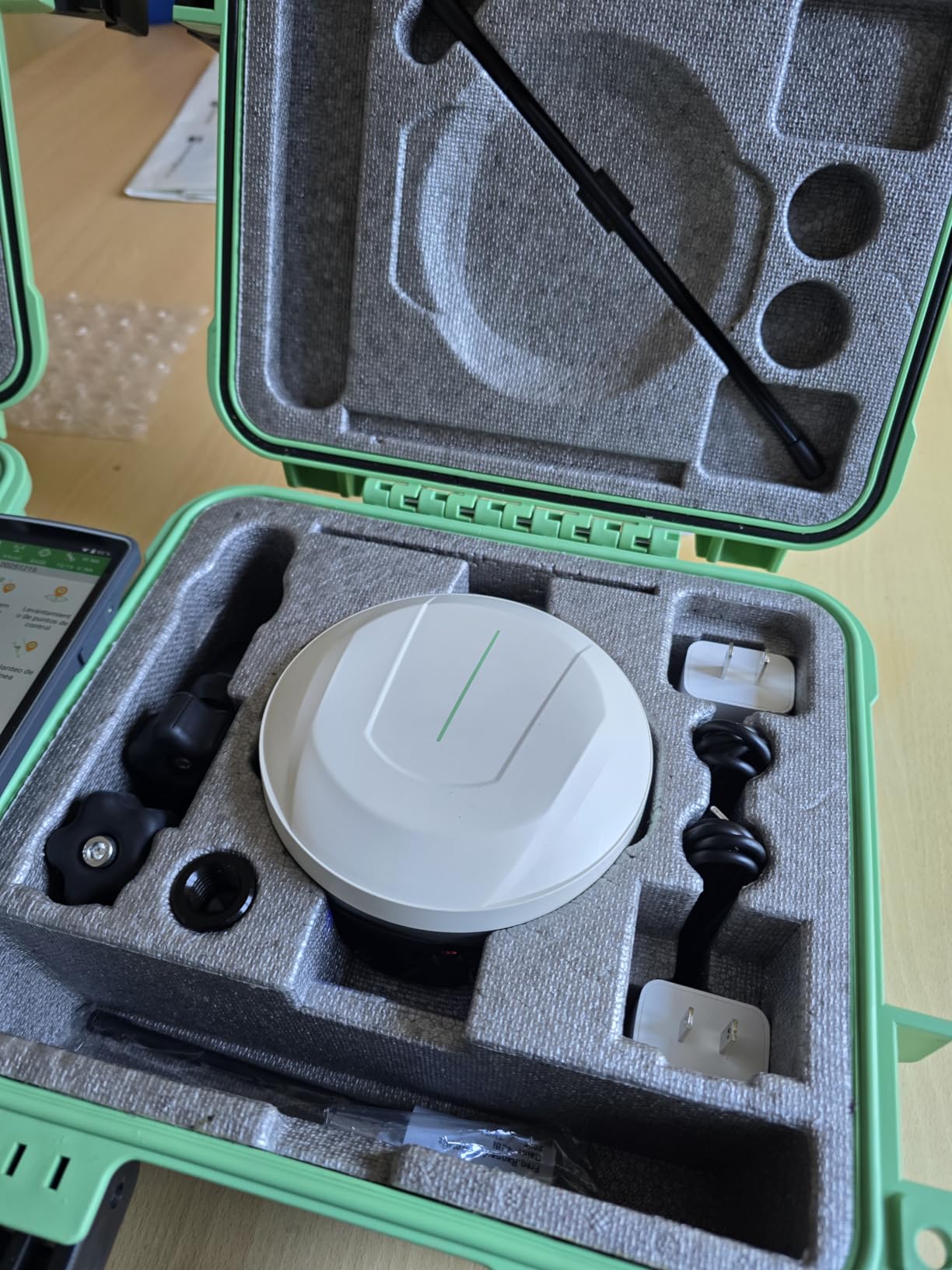 E1 GNSS Survey Equipment 20 Hours Endurance RTK GPS with IMU Rover & Base Handheld Collector with Survey Software RTK Surveying Equipment, 1408 Channels, 15km UHF Range, 60° Tilt Survey customer photo 2