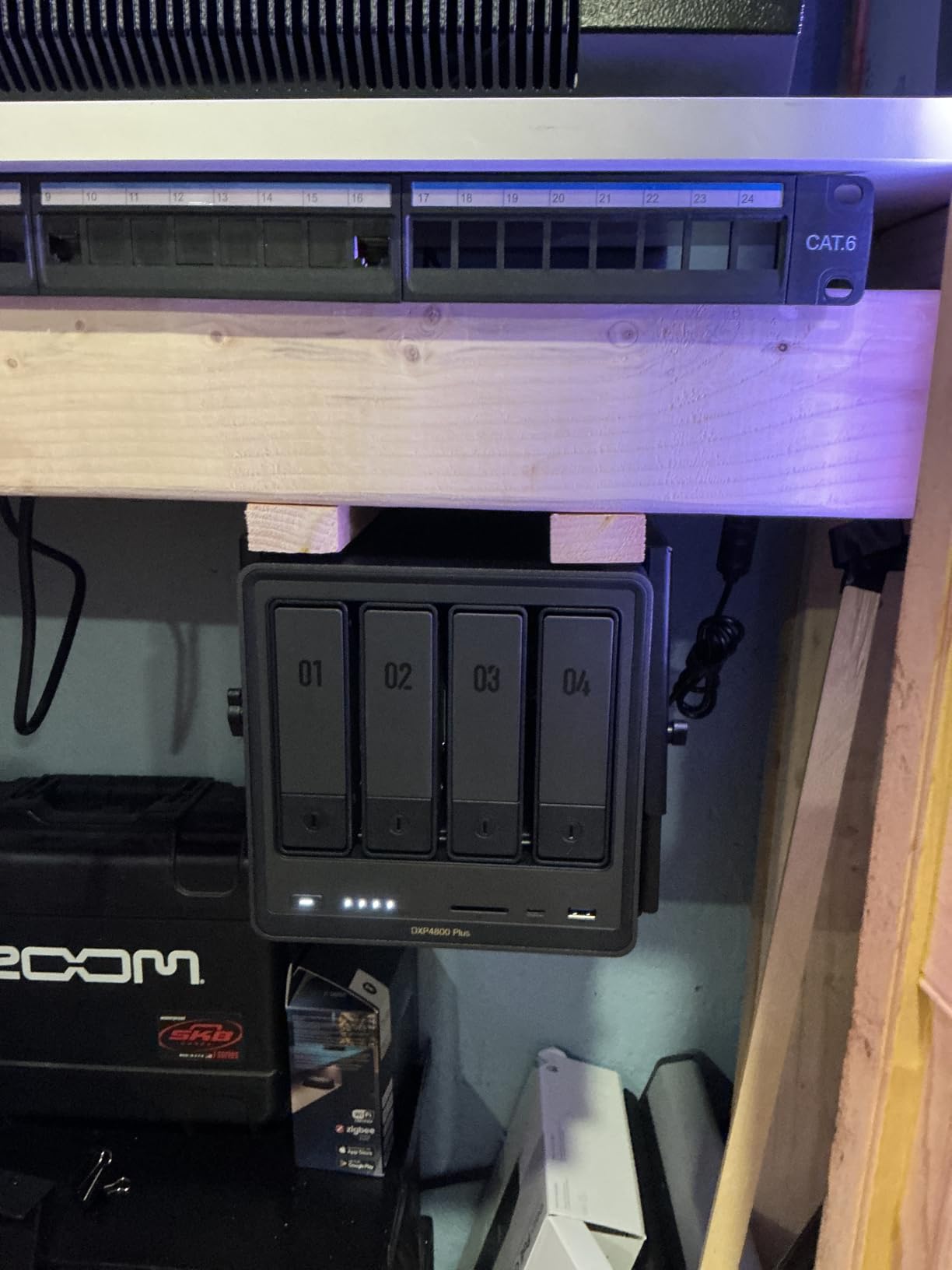 UGREEN NAS DXP480T Plus 4-Bay All-Flash SSD NAS, Intel i5 1235u 10-Core CPU, 8GB DDR5 RAM, Built-in 128G SSD, 10GbE Port, Wi-Fi 6, 4xM.2 NVMe Slots, 8KHDMI, 2xTBT4 customer photo 2