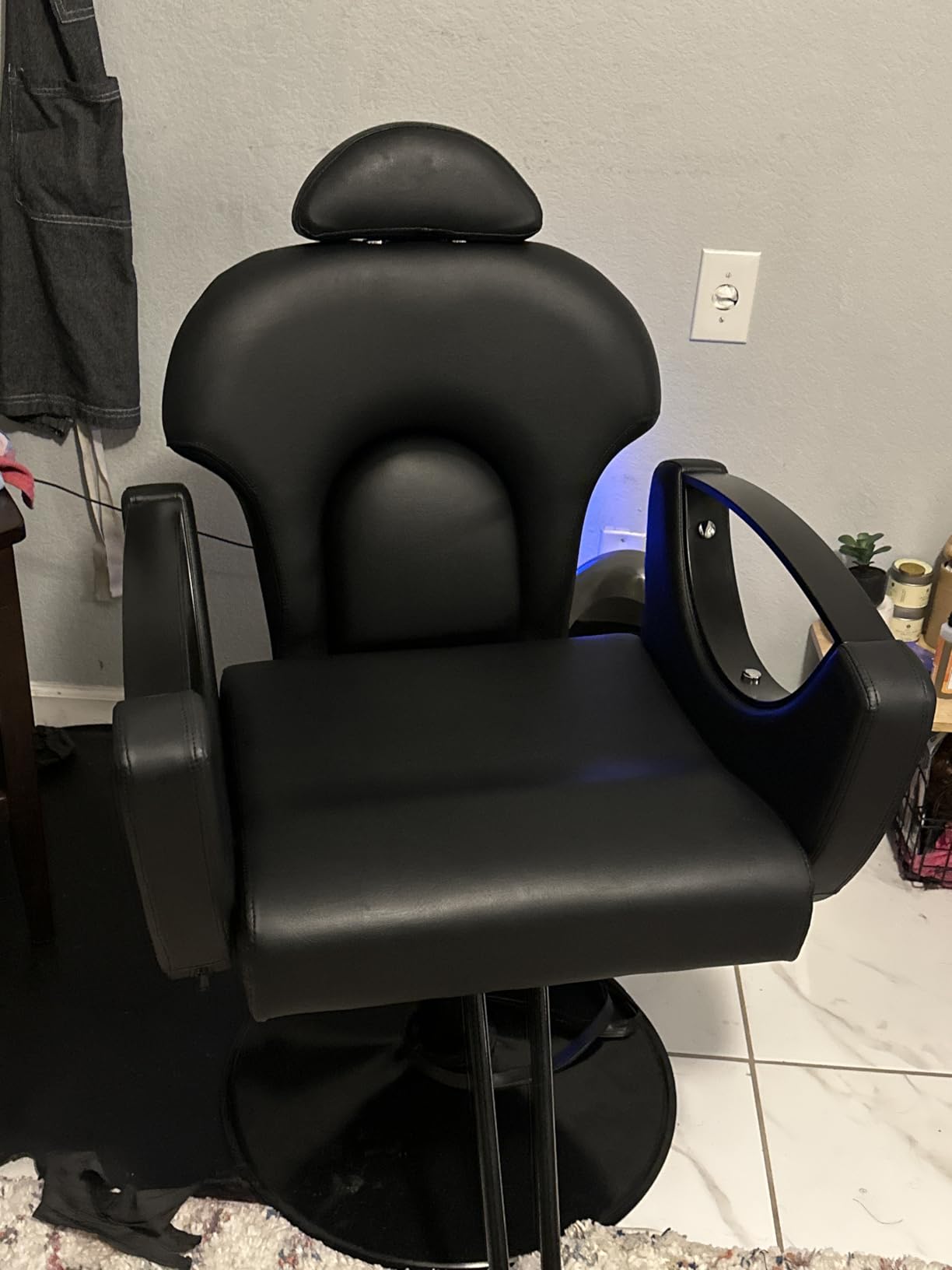 Salon Barber Chair, Reclining Salon Chair for Hair Stylist, Hair Salon Chair with Heavy Duty Hydraulic Pump, 360 Swivel Styling Braiding Hairdresser Chair for Home Barbershop, Black Gold customer photo 1