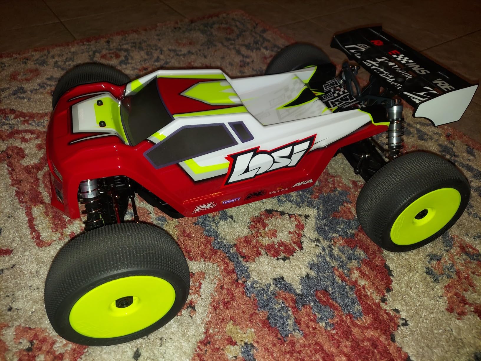 Losi 1/8 8IGHT-XTE 4S 4X4 RTR Brushless Race Truggy customer photo 2