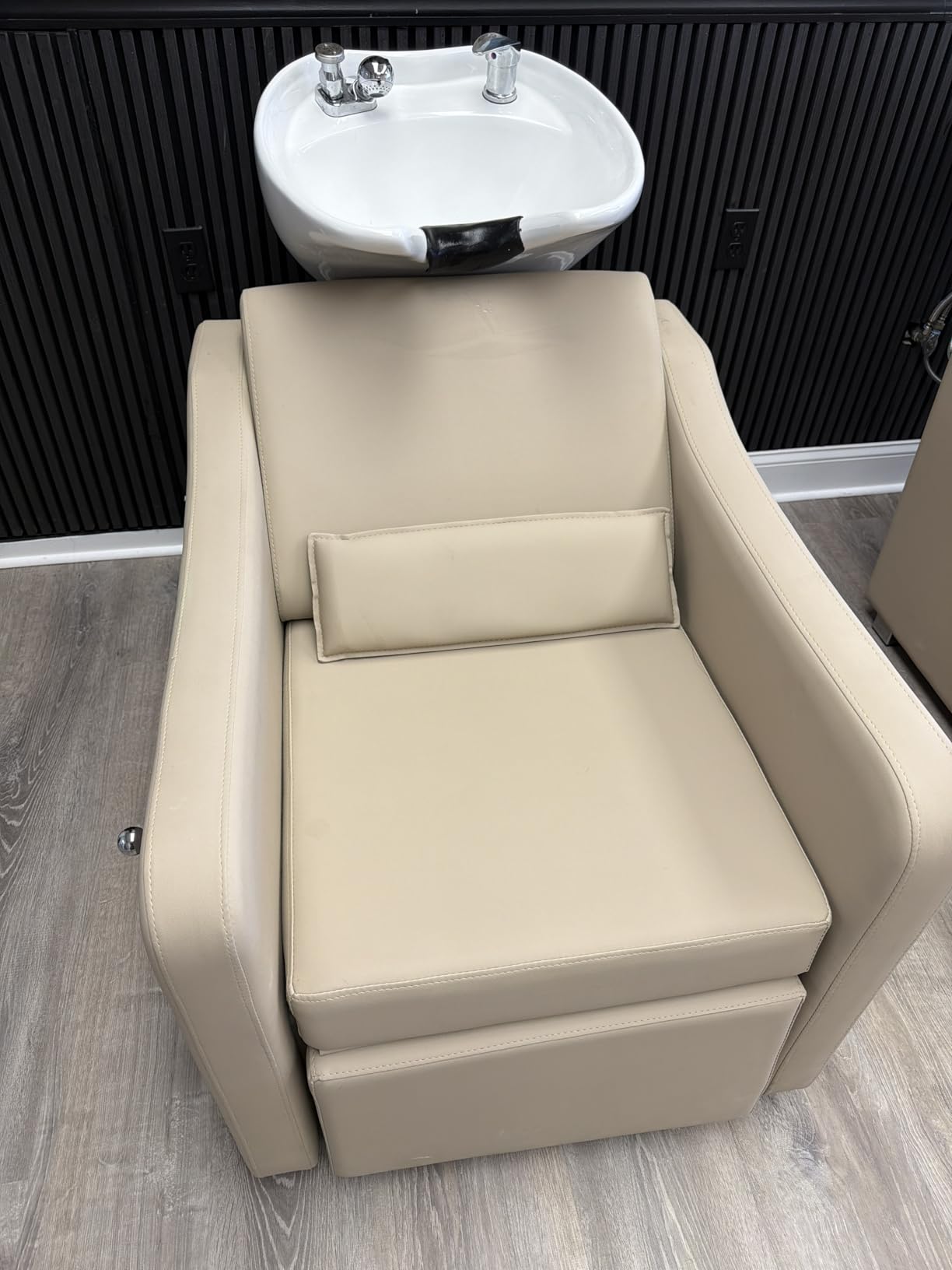 BarberPub Backwash Shampoo Station Chair with Adjustable Porcelain Ceramic Hair Wash Bowl for Barber Shop, Spa Beauty Salon customer photo 1