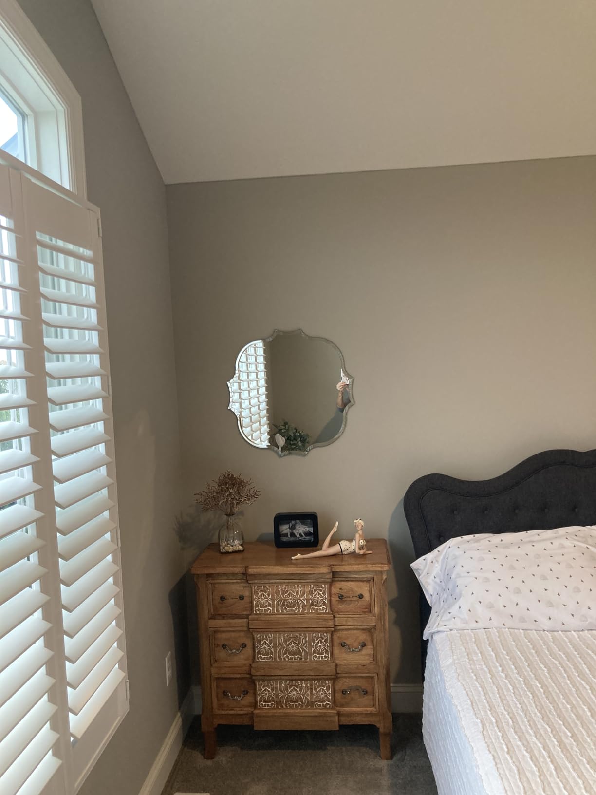 Frameless Scalloped Wall Mirror: Decorative Scallop Oval Mirrored Glass Vanity with Beveled Silver Edge for Bathroom Bedroom Livingroom Dining Room Entryway Hallway, 28 x 20 inch customer photo 1