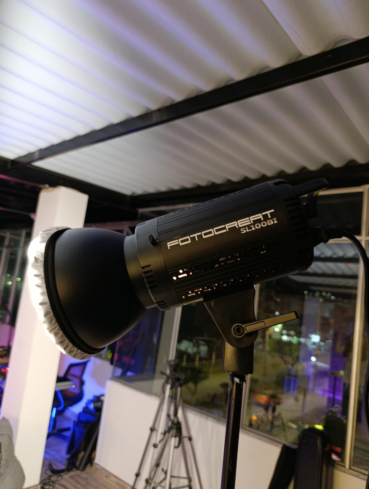 100W Bi-Color COB Photography Lighting Kit - Professional Studio Video Light with Softbox & Remote, 2800K-6500K, 32000 Lux for Portrait, Live Streaming, Content Creation customer photo 1