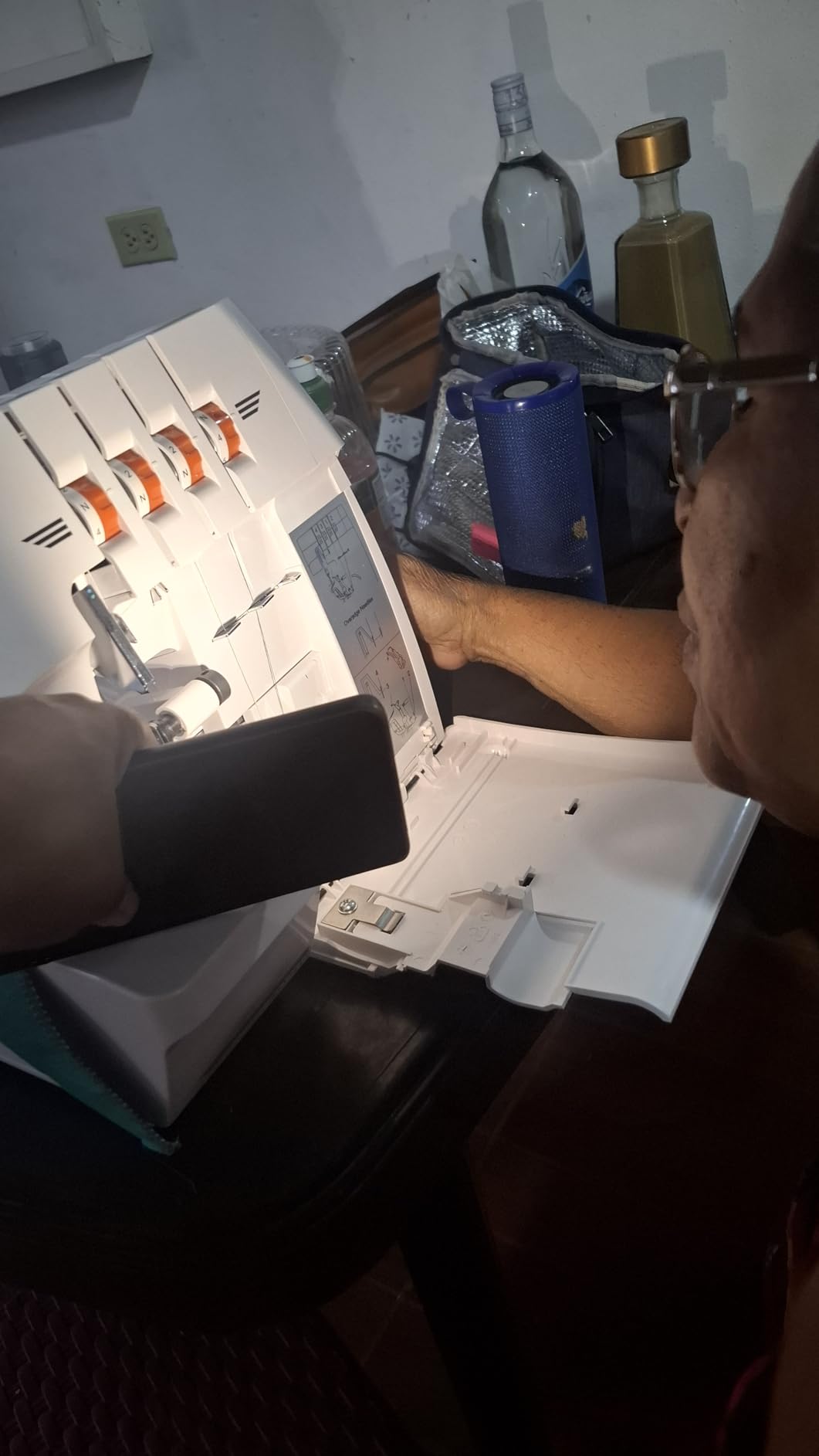 Lumina Moda Serger Overlock Machine with 2-3-4 Stitch Capability, Heavy-Duty Metal Frame 1250 Stitches/Minute, Differential Feed, Free Arm & LED Light customer photo 2