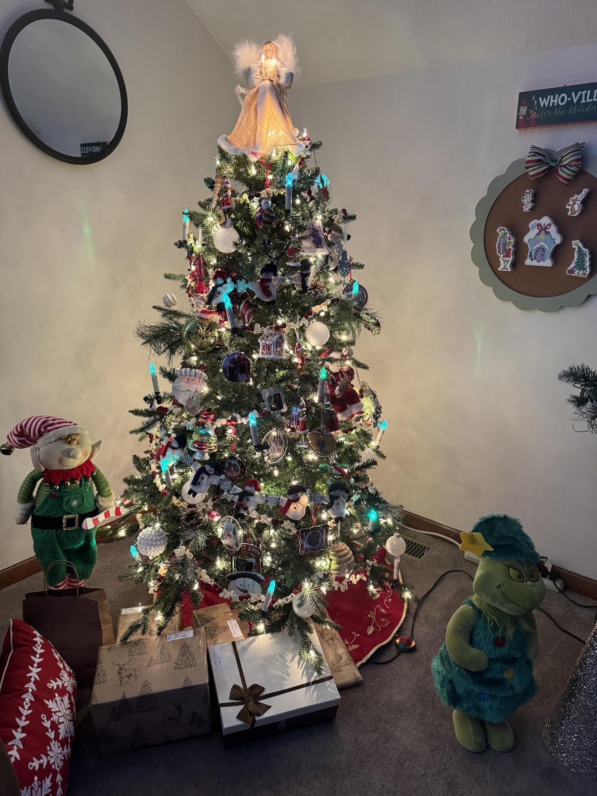 9FT Pre-Lit Artificial Christmas Tree with 3658 PE&PVC Mixed Branch Tips, 850 Warm White Lights, Hinged Premium Spruce Fake Xmas Trees customer photo 1