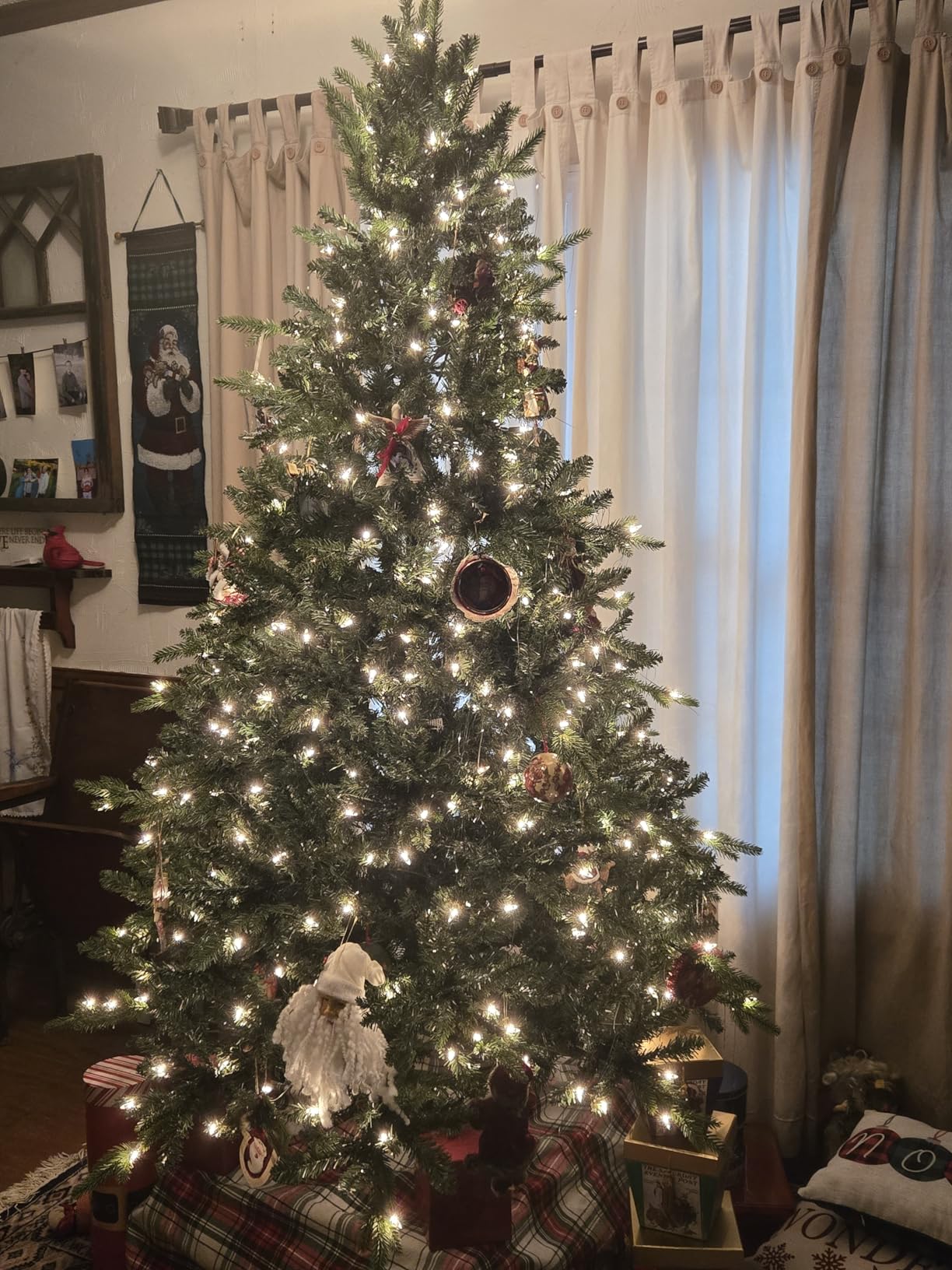 9FT Pre-Lit Artificial Christmas Tree with 3658 PE&PVC Mixed Branch Tips, 850 Warm White Lights, Hinged Premium Spruce Fake Xmas Trees customer photo 2