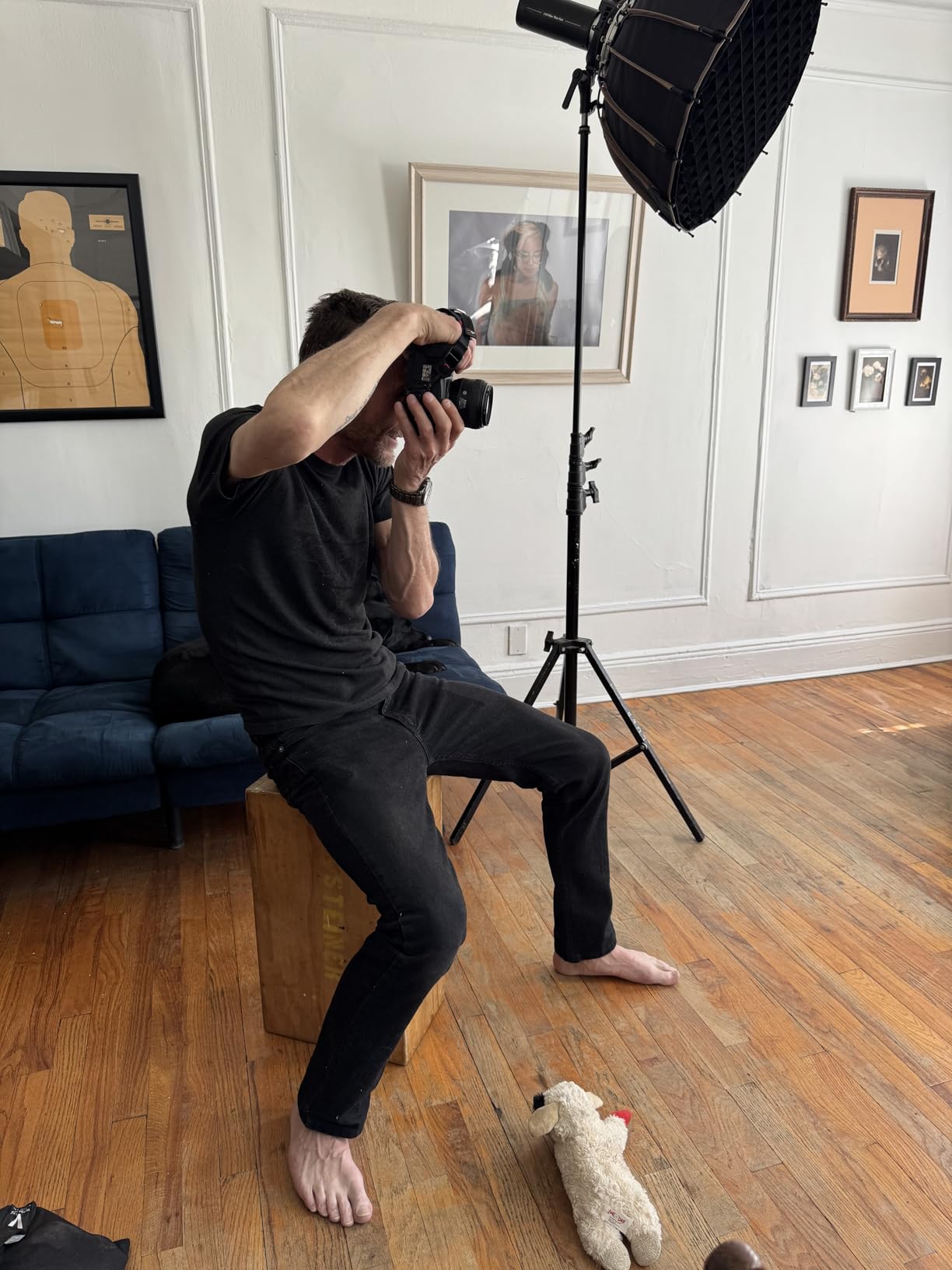 NEEWER Q200 200Ws 2.4G TTL Outdoor Studio Flash Strobe App Control, Compatible with Godox, 1/8000 HSS 3200mAh Battery Photography Monolight 10W Modeling Lamp/750 Full Power Flash/0.01~1.5s Recycle customer photo 1