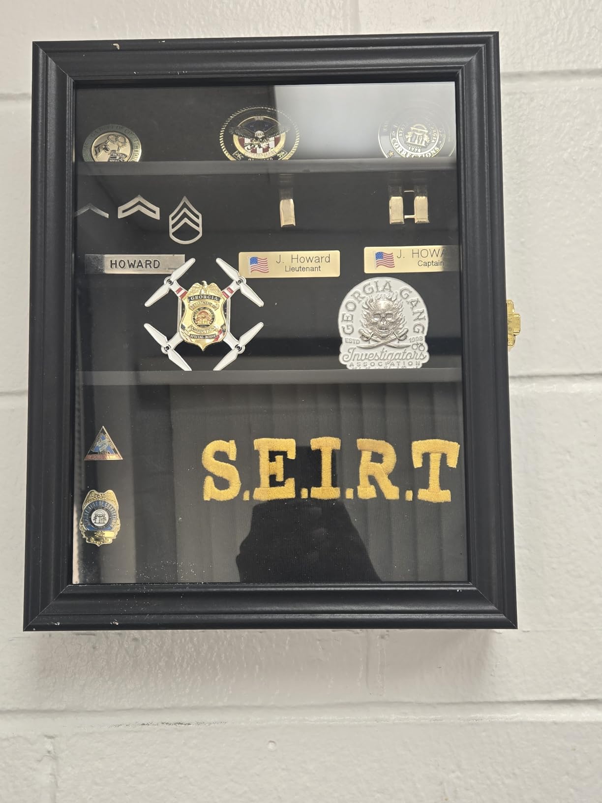 Verani Medals Display Case - Military Challenge Coin Display Shadow Box - Pin Display Cabinet with Removable Shelves and Pinnable Background for Badges Ribbons Insignia Buttons Oversized Mahogany customer photo 1