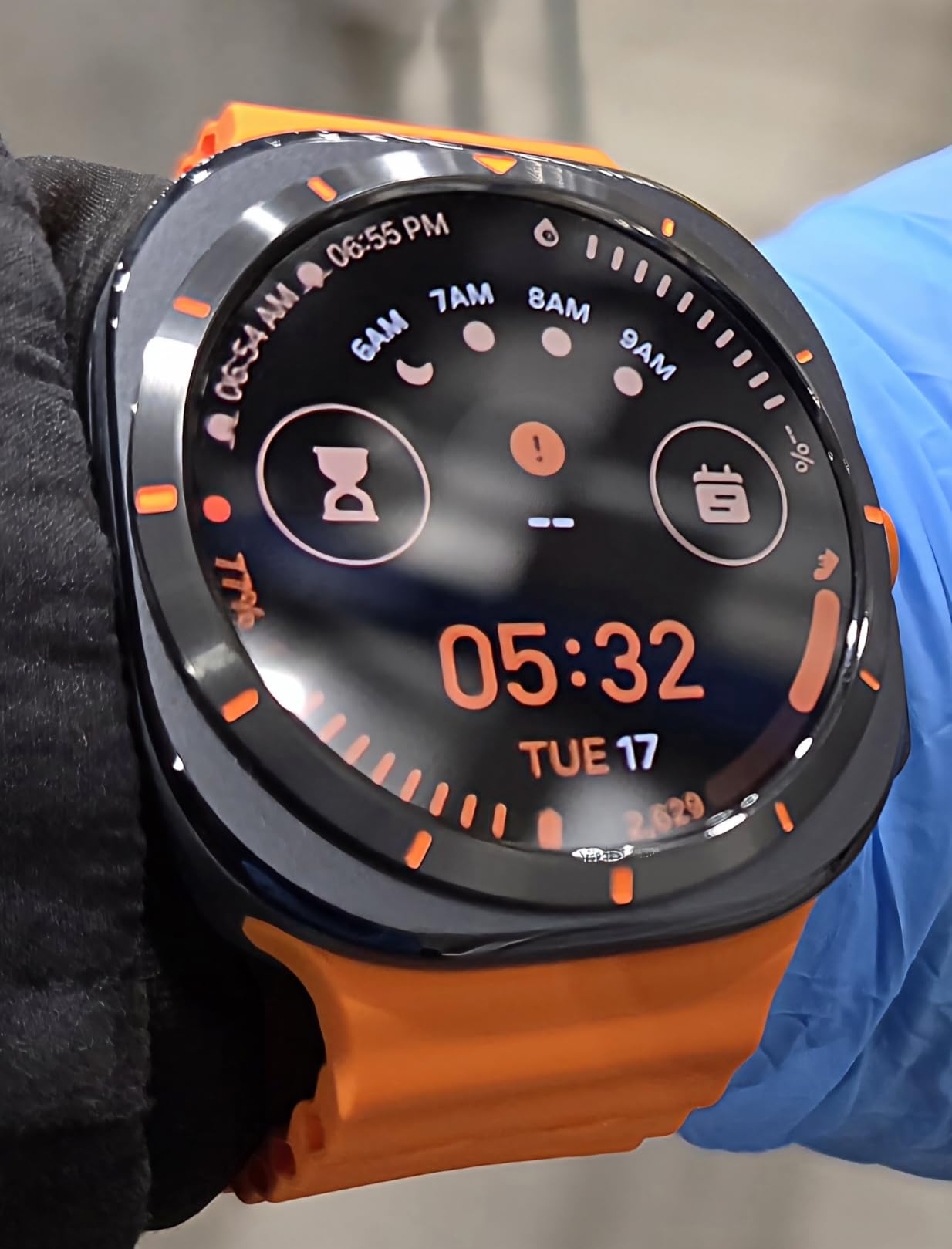 SAMSUNG Galaxy Watch Ultra 47mm LTE AI Smartwatch w/Energy Score, Wellness Tips, Heart Rate Tracking, Sleep Monitor, Fitness Tracker, GPS, 2024, Titanium Gray (Renewed) customer photo 1
