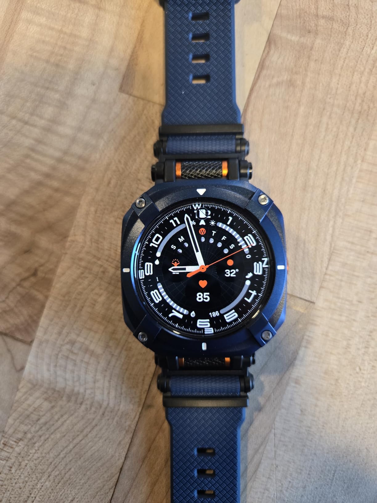 SAMSUNG Galaxy Watch Ultra 47mm LTE AI Smartwatch w/Energy Score, Wellness Tips, Heart Rate Tracking, Sleep Monitor, Fitness Tracker, GPS, 2024,Titanium Gray (Renewed) customer photo 2