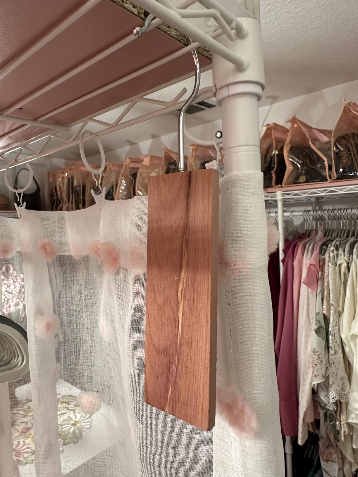 ESRICH Cedar Blocks for Clothes Storage,15 Pack with Metal Hooks,100% Natura Cedars Wood for Closets,Cedars Planks with Sandpaper,Cedar Chips for Closets and Drawers customer photo 1
